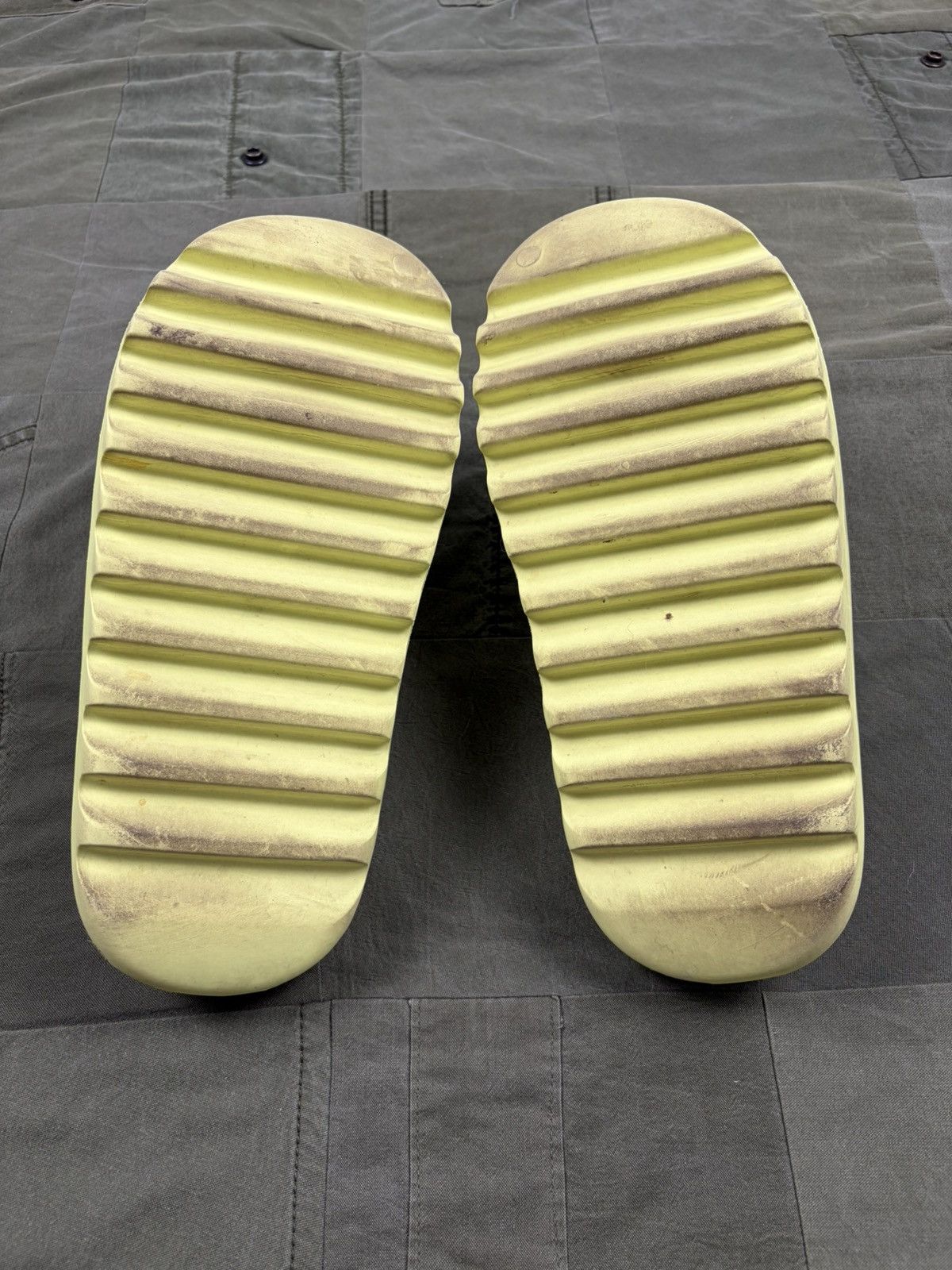 Yeezy Glow Green Slide Size US 10 / EU 43 - 4 Thumbnail