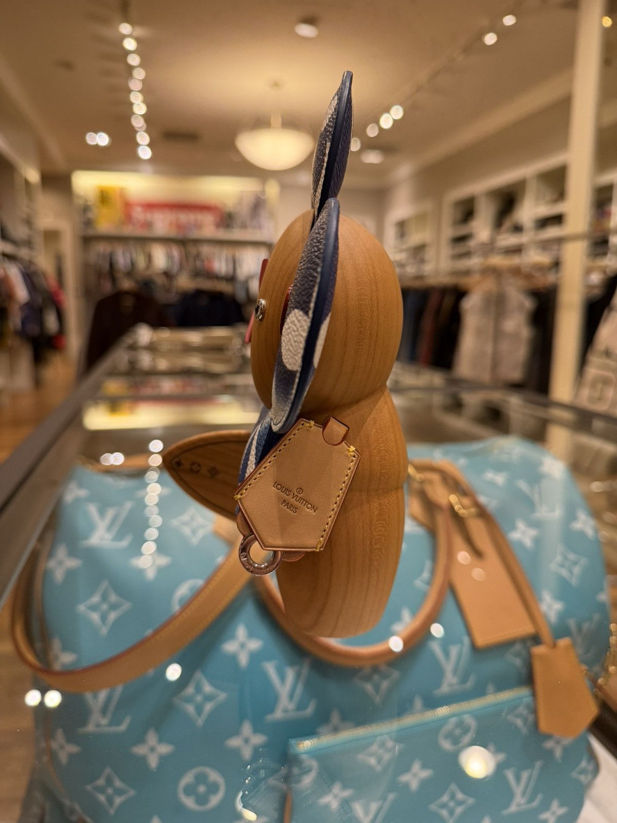 Louis Vuitton Louis Vuitton Escale Monogram Surf Vivienne Figurine Size ONE SIZE - 4 Thumbnail