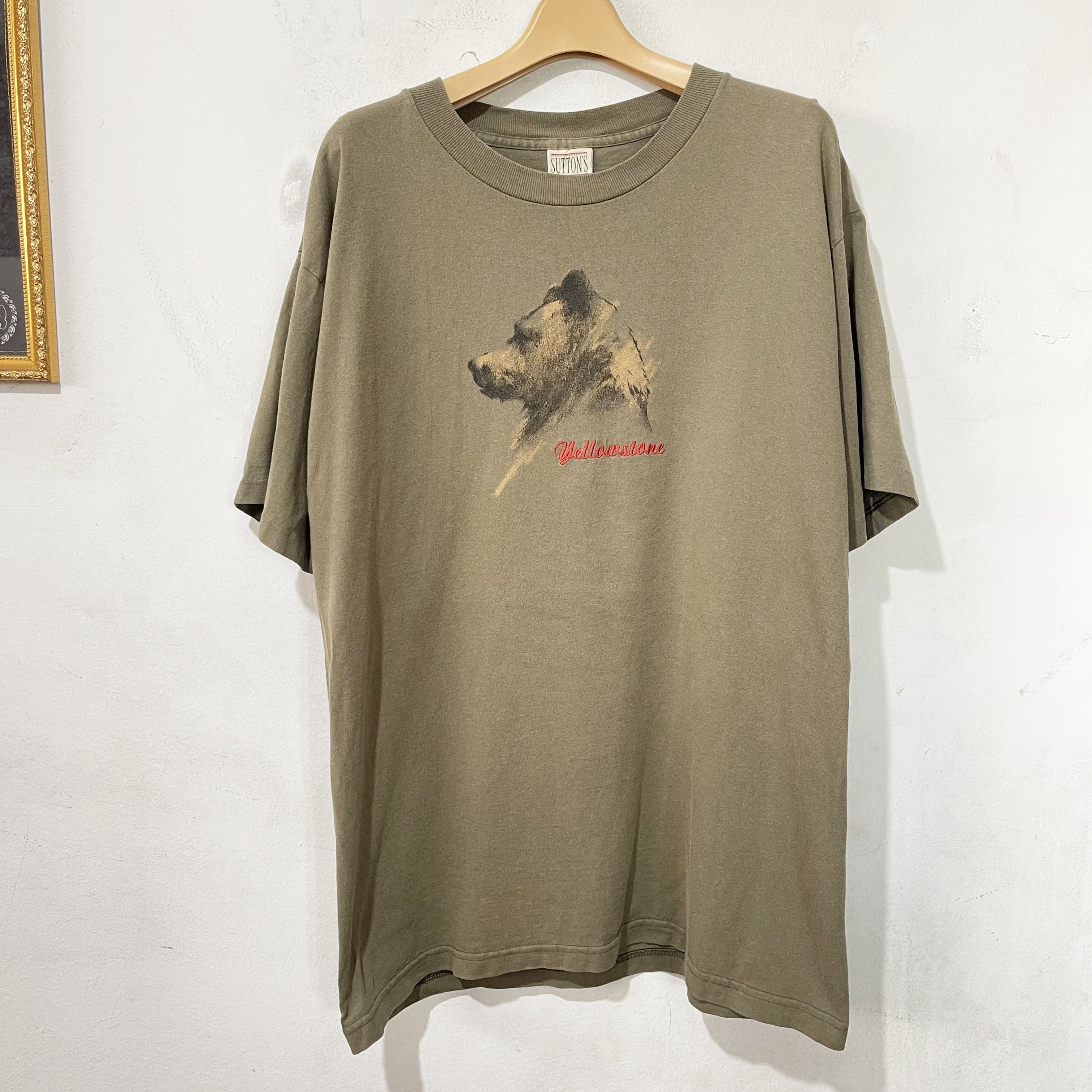 Vintage Vintage 90s Yellowstone Bear T-Shirt Size US L / EU 52-54 / 3 - 1 Thumbnail