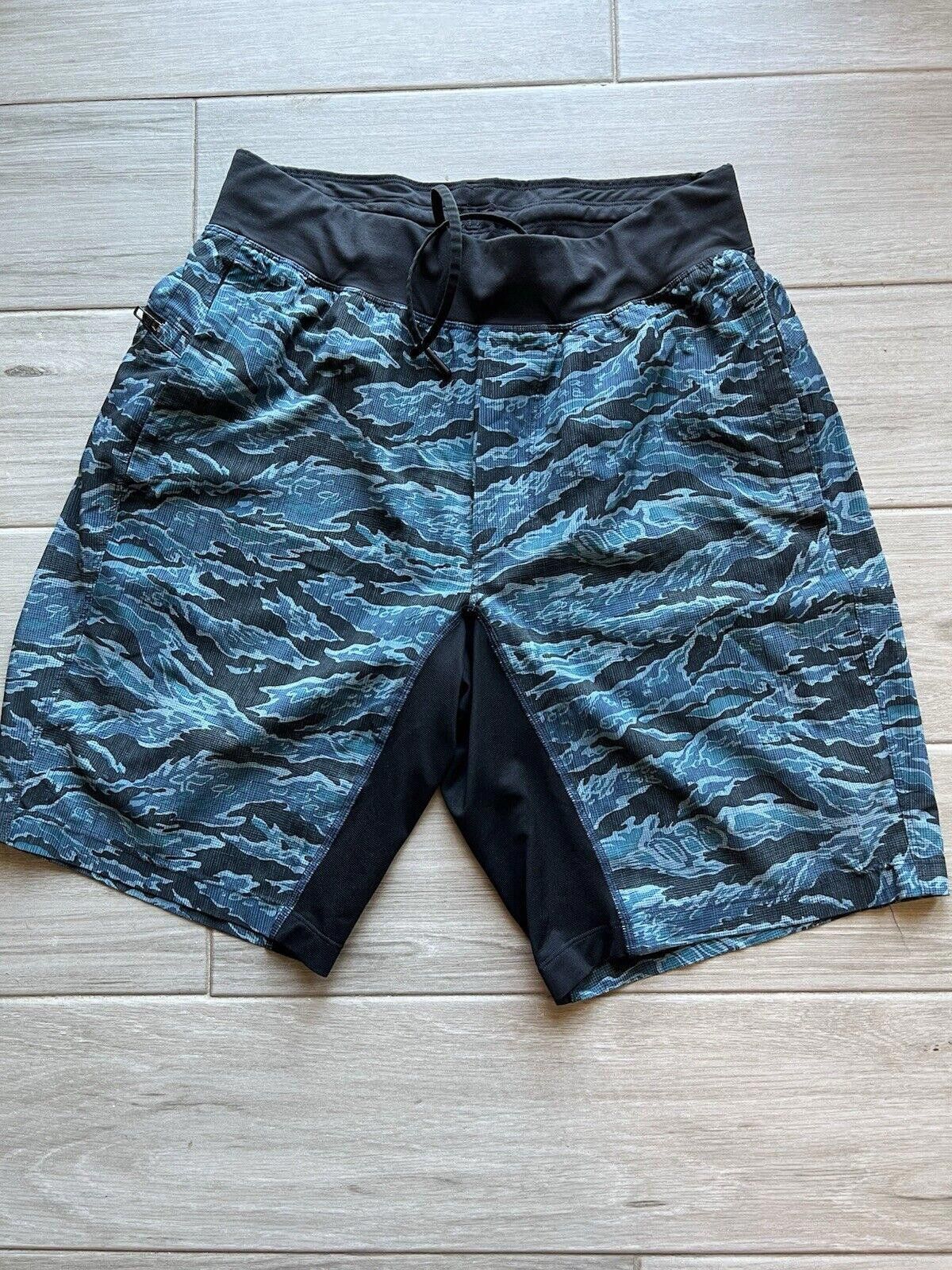 Designer Lululemon THE Short Estimated M Athletic Blue Camo Size US 32 / EU 48 - 1 Thumbnail