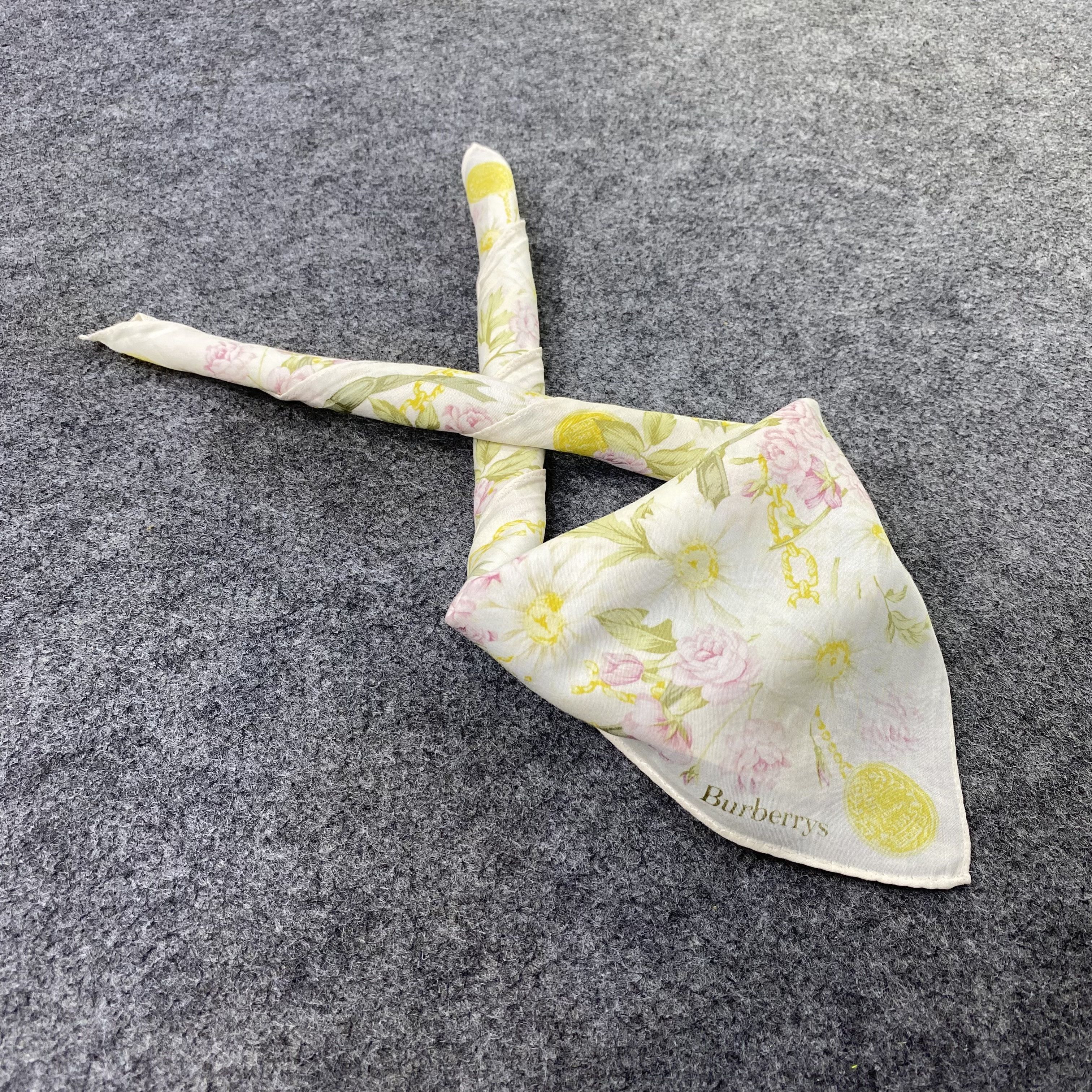 Burberry Vintage Burberrys Handkerchief / Bandana / Neckerchief-B2215 Size ONE SIZE - 1 Thumbnail