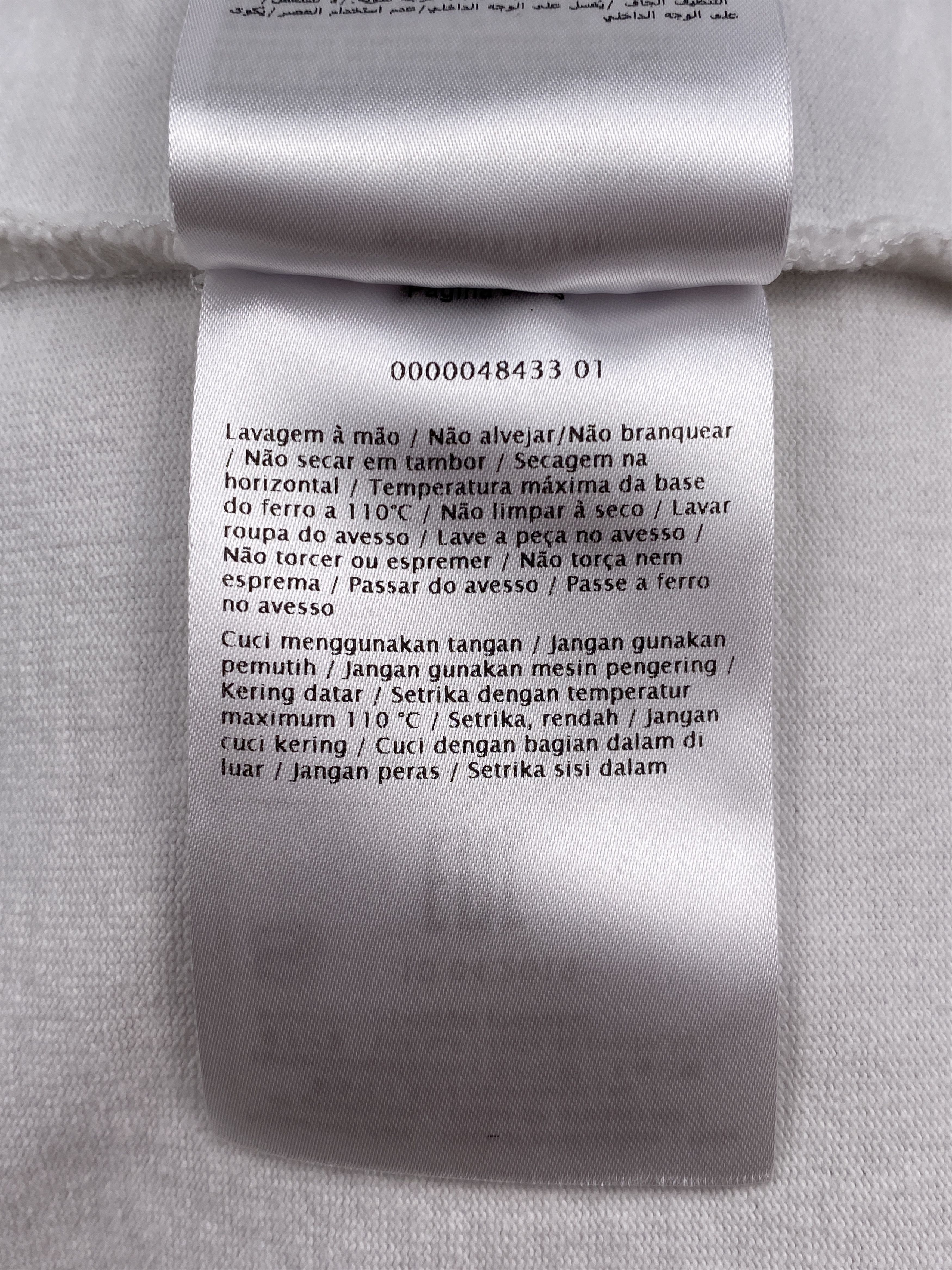 Valentino "V" Logo T-Shirt Size US M / EU 48-50 / 2 - 16 Thumbnail
