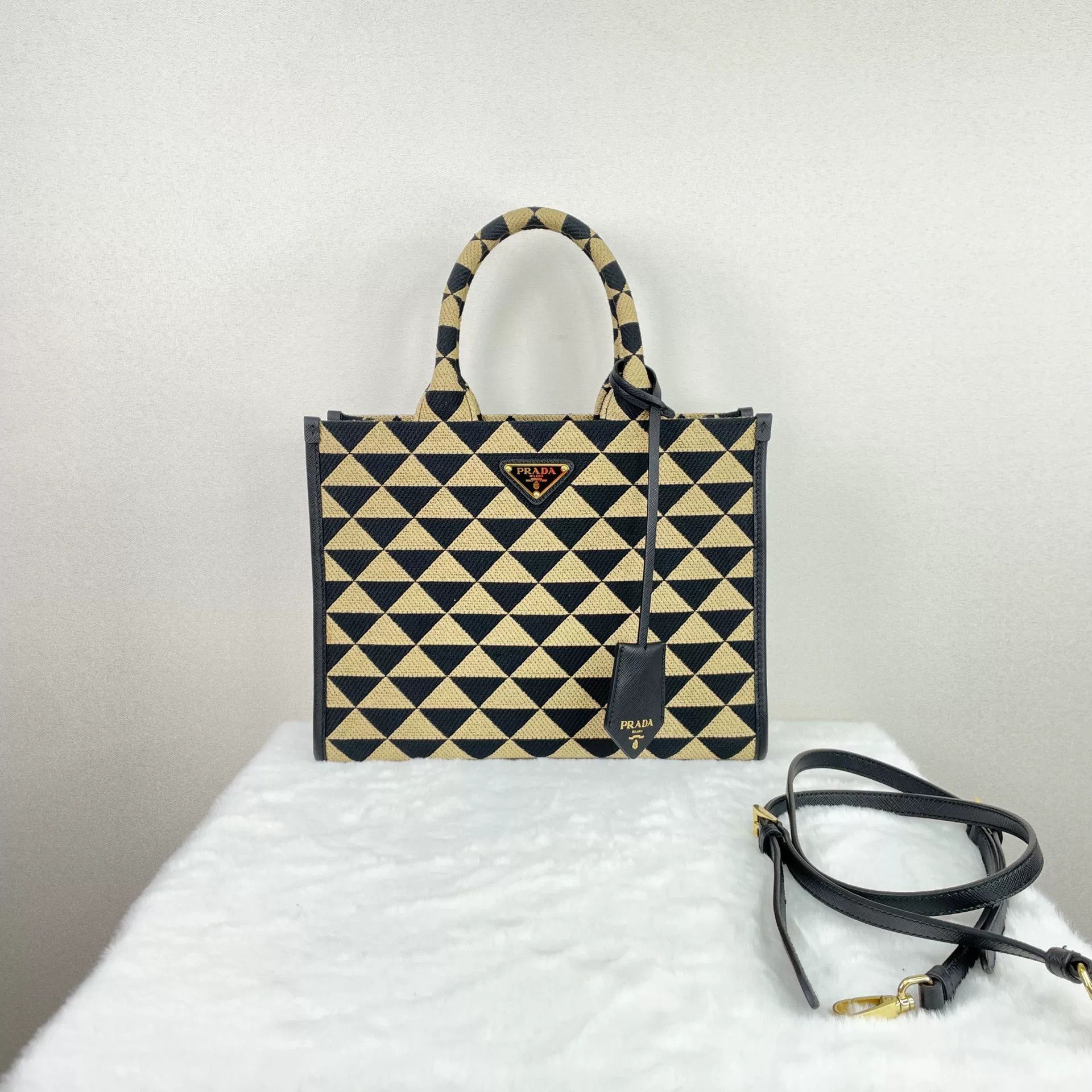 Prada Pre-loved Bag Very good condition Size ONE SIZE - 1 Thumbnail