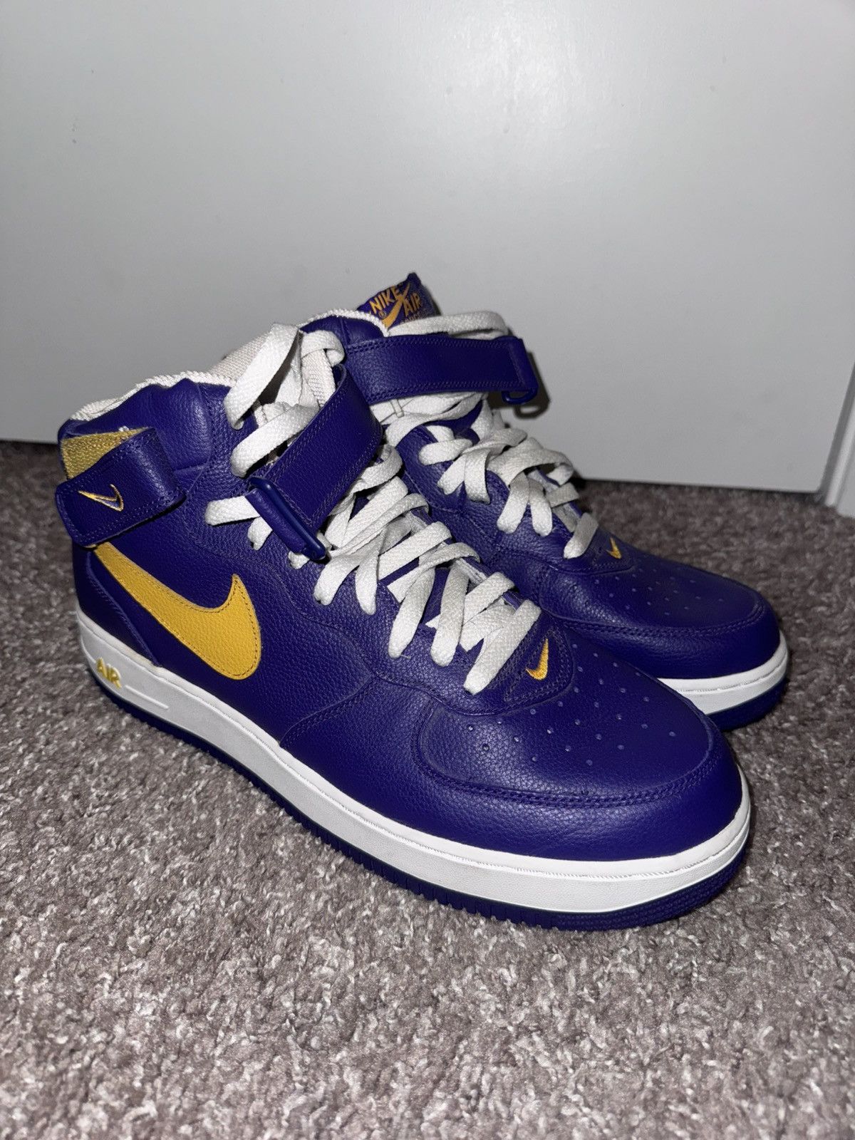 Nike Nike air force 1 Mid Purple Laker Kobes 2004 Size US 10.5 / EU 43-44 - 1 Thumbnail