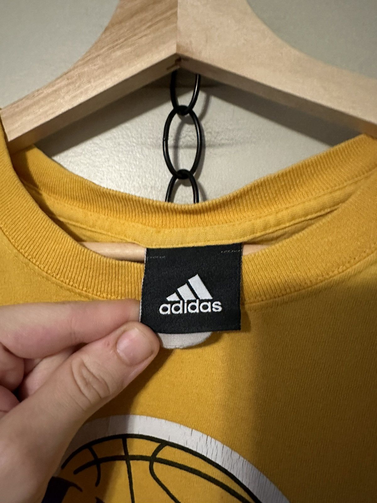 Adidas × NBA Adidas NBA Los Angeles Lakers Logo T-shirt Size XL Size US L / EU 52-54 / 3 - 3 Thumbnail