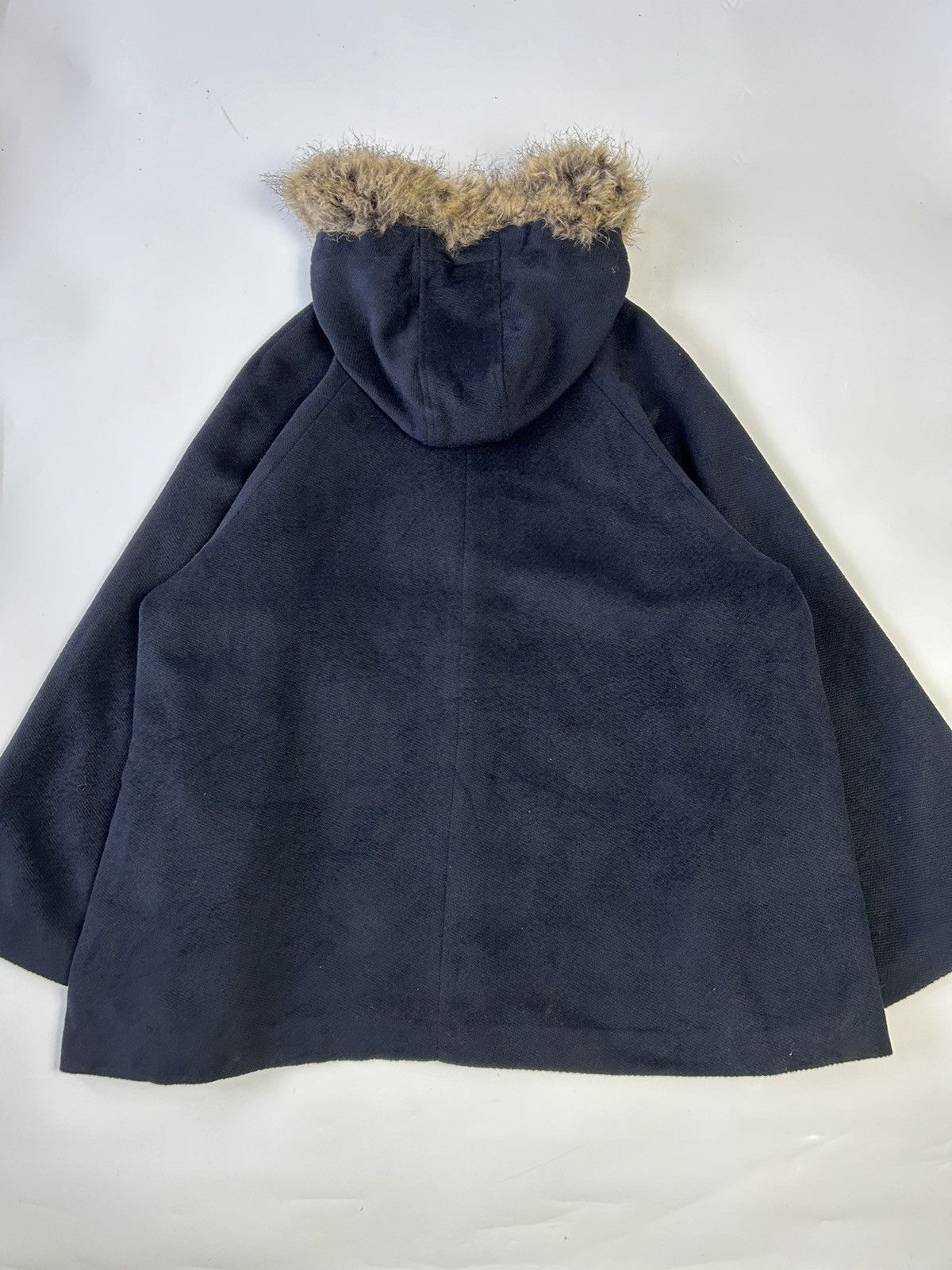 Japanese Brand TWENTY ONE STAGE FAUX FUR HOODIE CAPE Size ONE SIZE - 4 Thumbnail