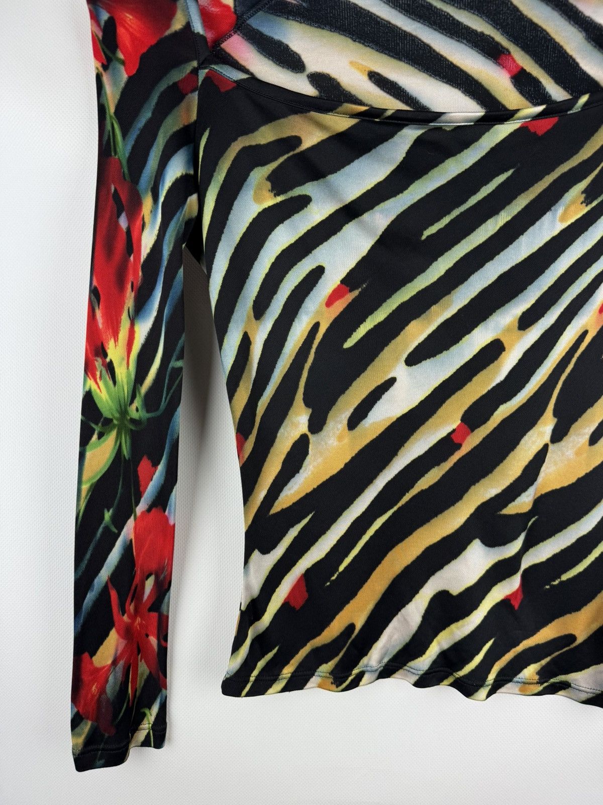 Versace Jeans Couture Versace Jeans Couture VTG Long Sleeve Patterned Tunic Blouse Size M / US 6-8 / IT 42-44 - 7 Thumbnail