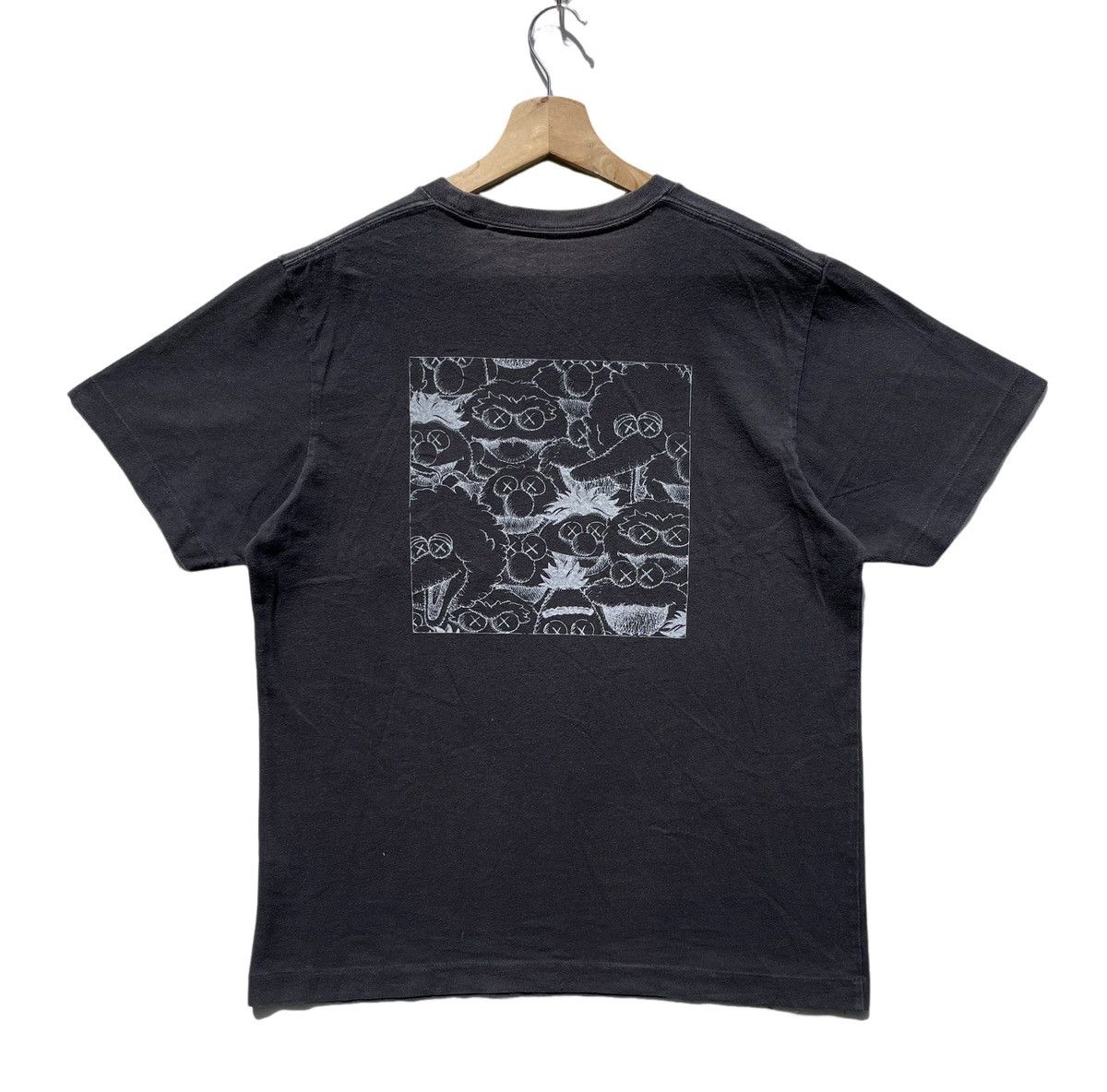 Kaws RARE🔥 Kaws Sesame Street Size US M / EU 48-50 / 2 - 1 Thumbnail