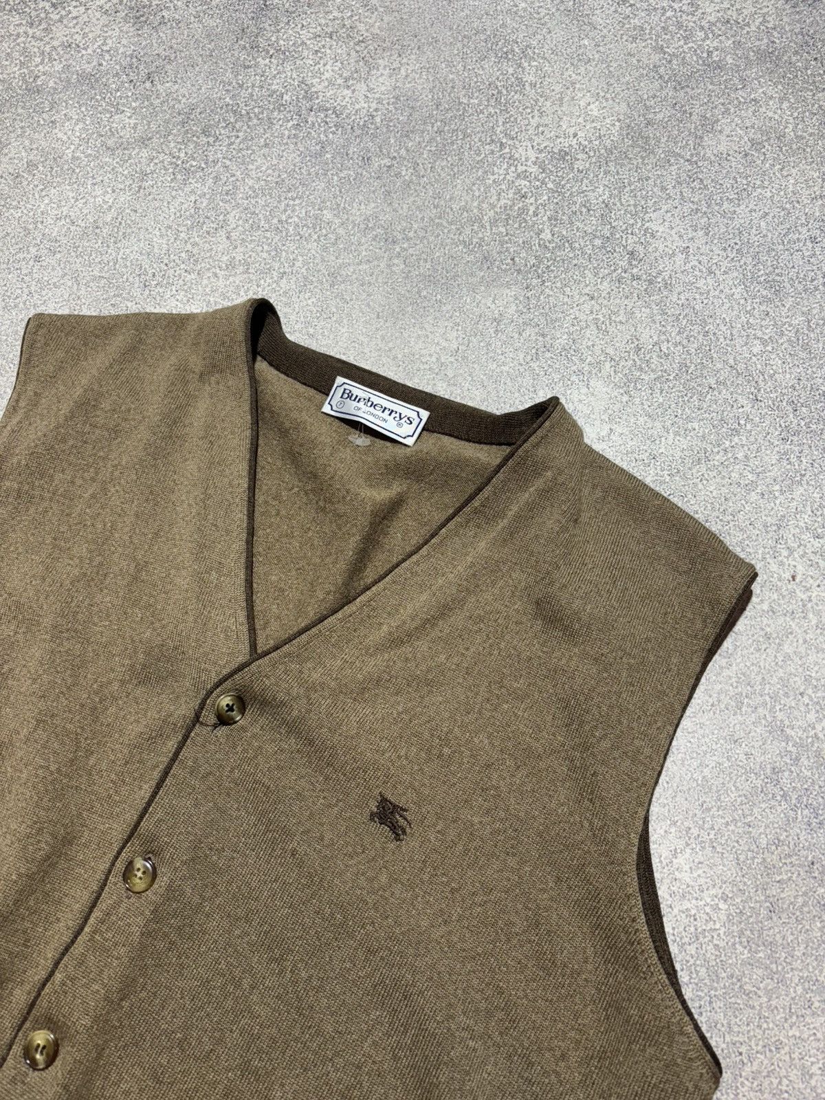 Burberry × Vintage Vintage Burberrys Wool Sweater Vest Mens L Brown Size US M / EU 48-50 / 2 - 3 Thumbnail
