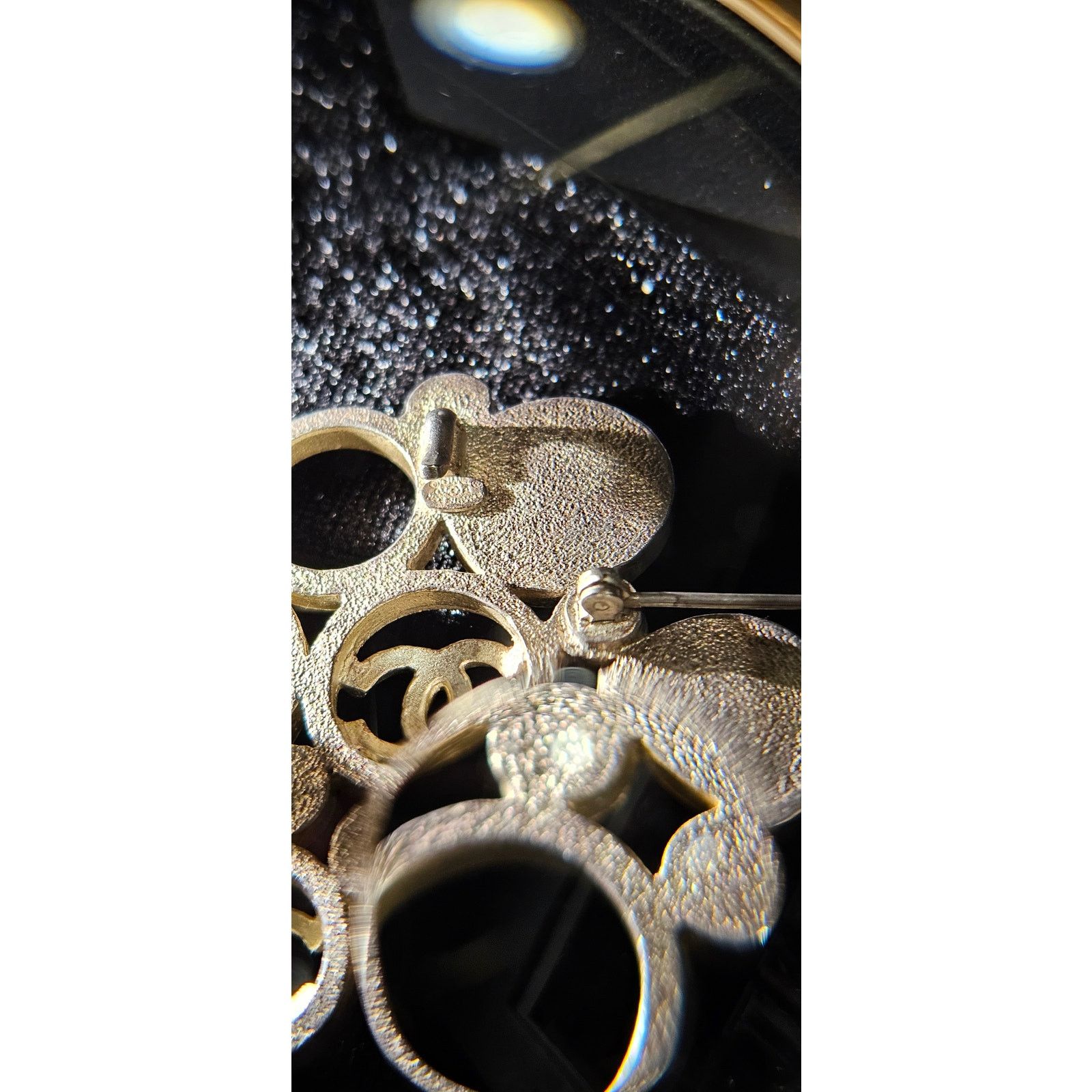Chanel Vintage Chanel Metal Brooch with White Enamel CC Logos Size ONE SIZE - 7 Thumbnail