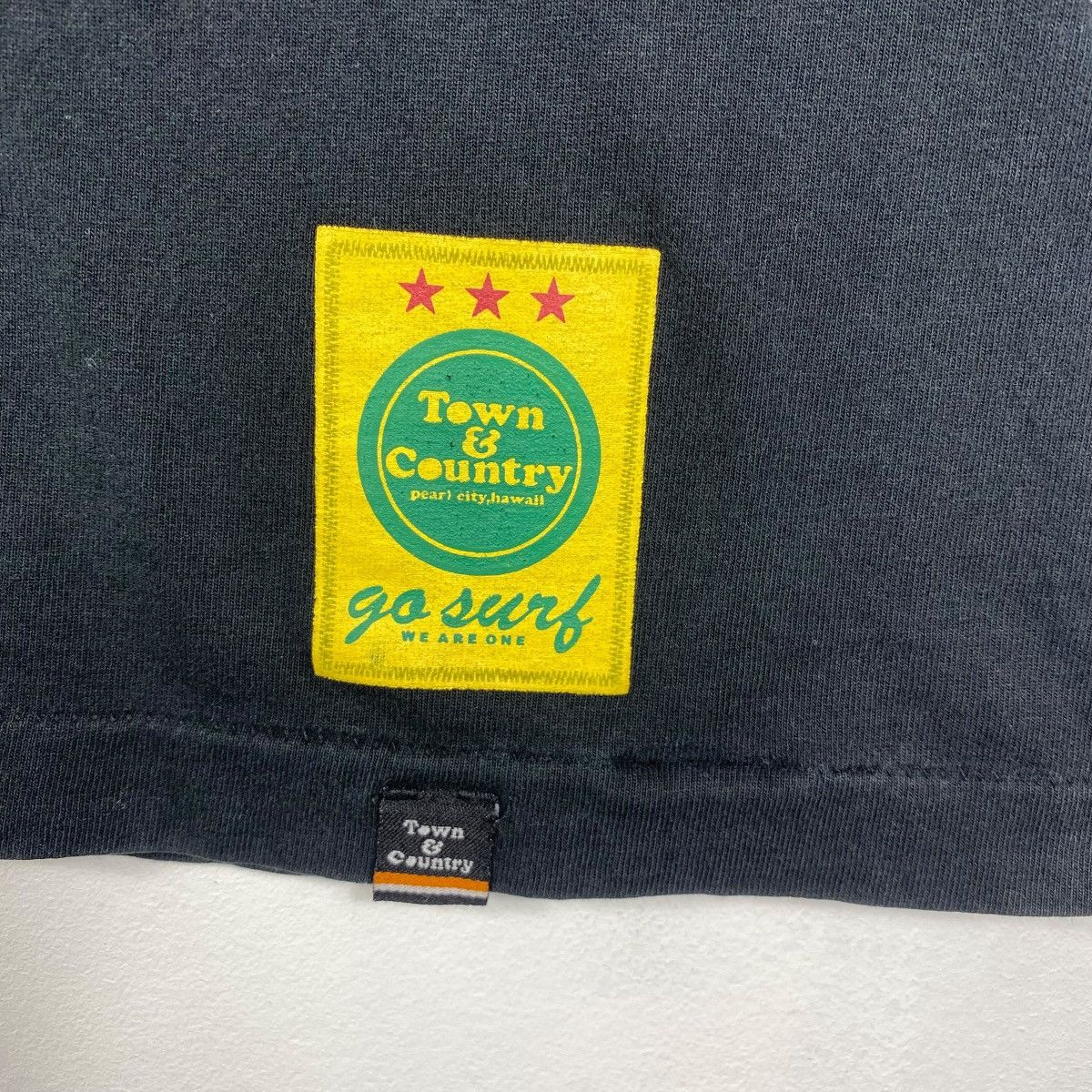 Vintage Vintage TOWN & COUNTRY Made In The Aloha State Faded Tee Size US L / EU 52-54 / 3 - 4 Thumbnail
