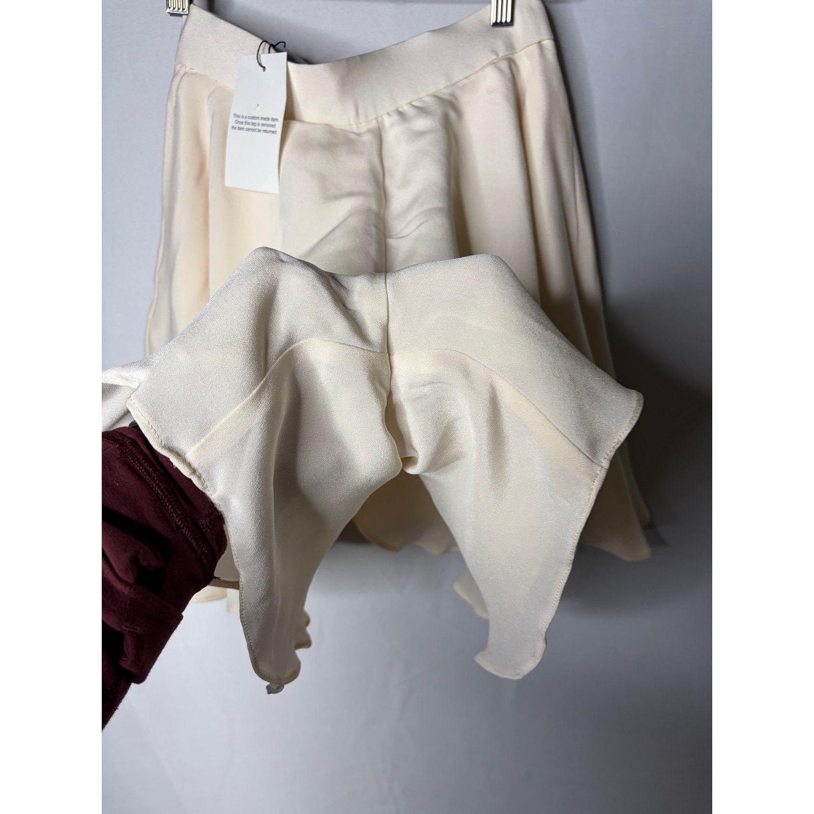 Other New Cappalli Gabriela Tap Pleated high rise shorts XS ivory Size 24" / US 00 / IT 34 - 8 Thumbnail