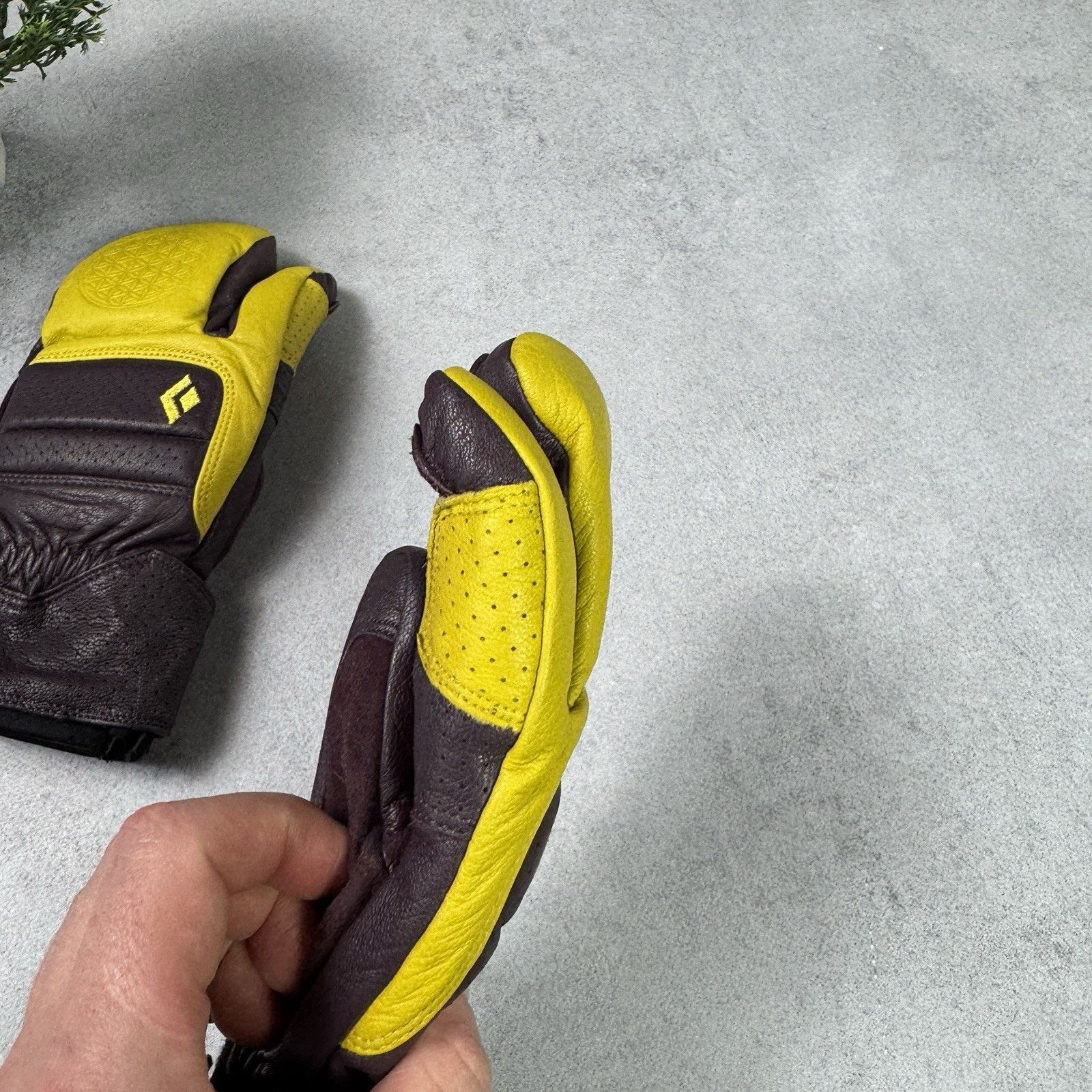 Black Diamond Black Dimond Spark Angel Finger Bordeaux Sulfur Gloves Size ONE SIZE - 3 Thumbnail