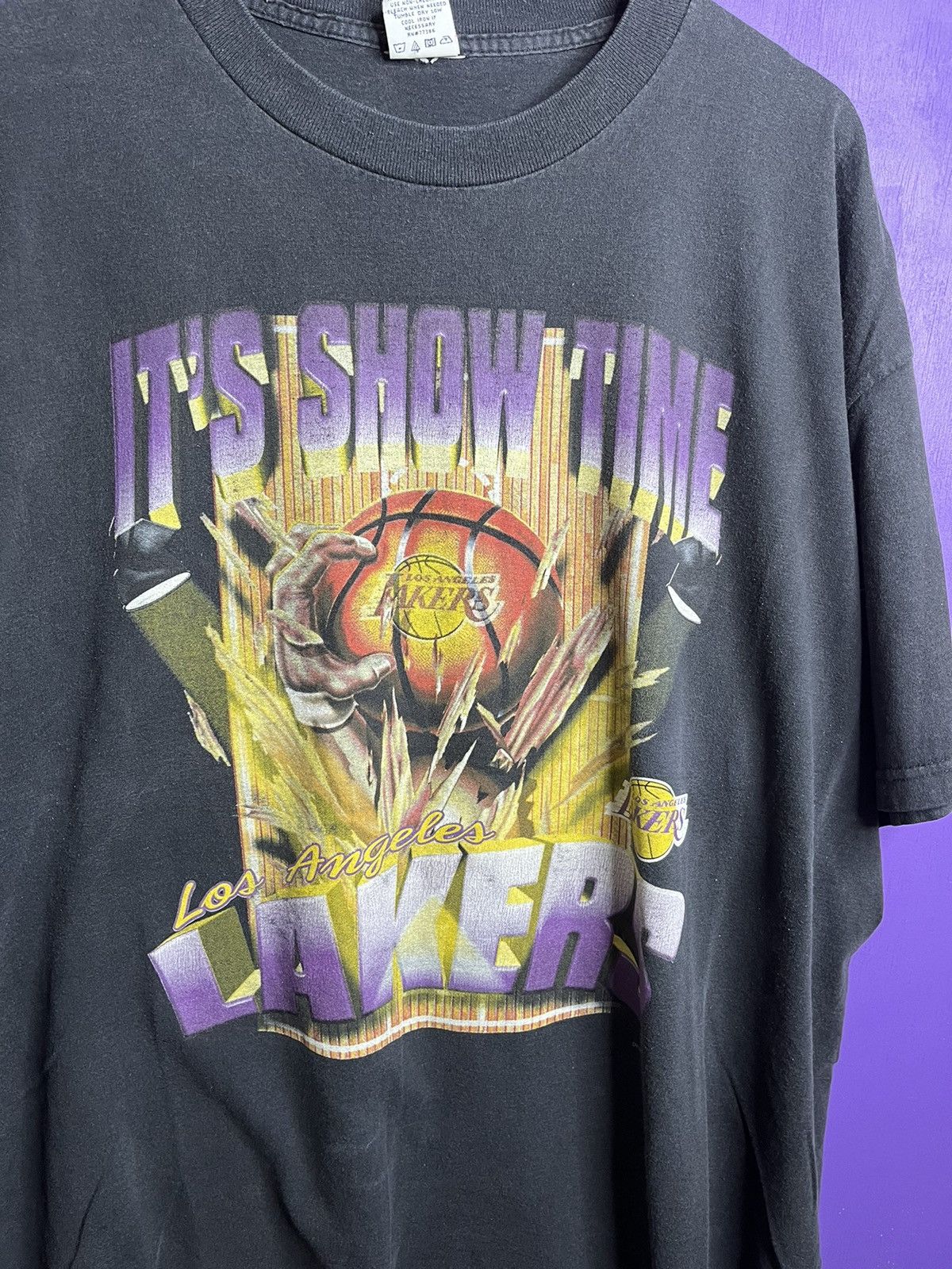 NBA × Vintage Vintage 90s Los Angeles lakers show time t-shirt Size US XXL / EU 58 / 5 - 3 Thumbnail