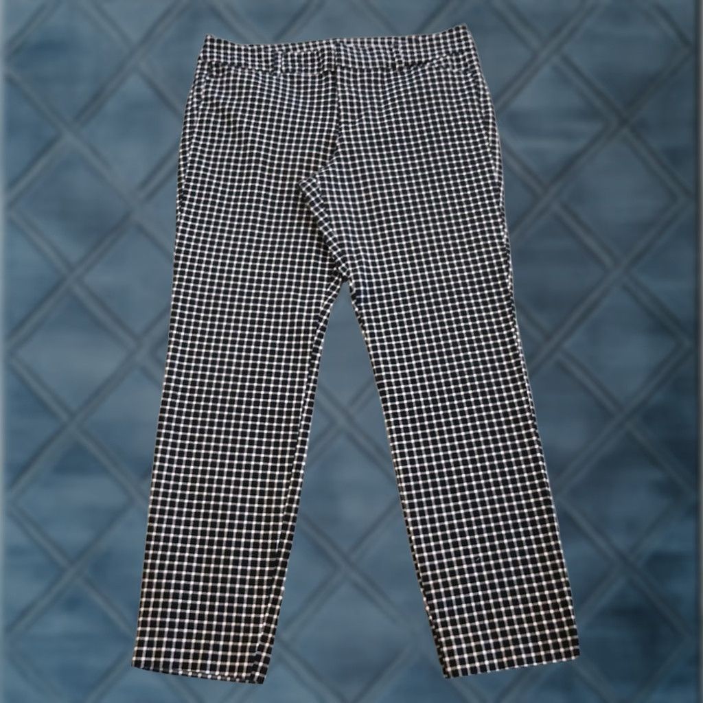 Old Navy Old Navy Pants Womens Size 8 Black Plaid Pockets 30x25 Mid Rise Ankle Straight Size 30" / US 8 / IT 44 - 1 Thumbnail
