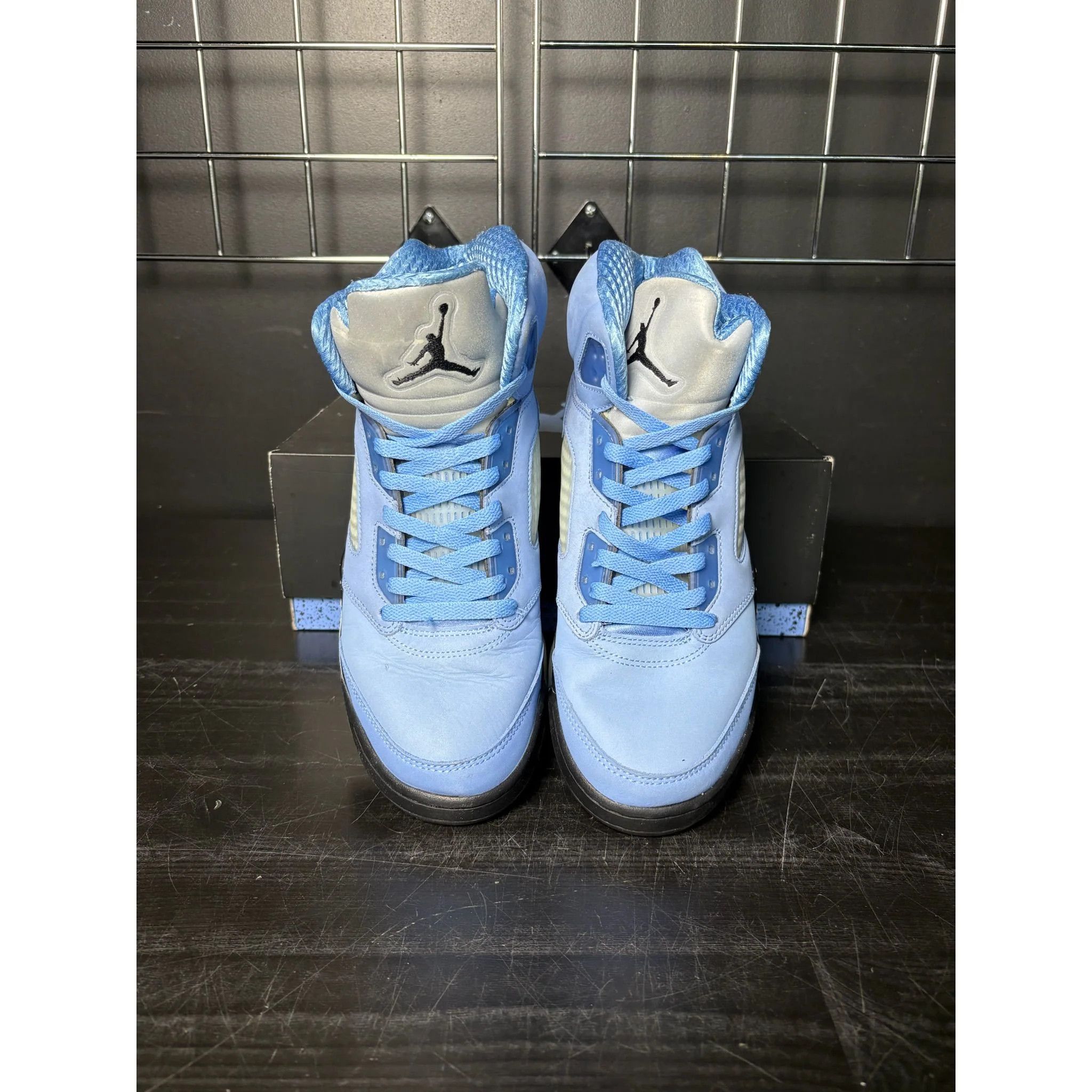 Jordan Brand Air Jordan 5 Retro "UNC University Blue" **PRE-OWNED** Size US 10 / EU 43 - 3 Thumbnail