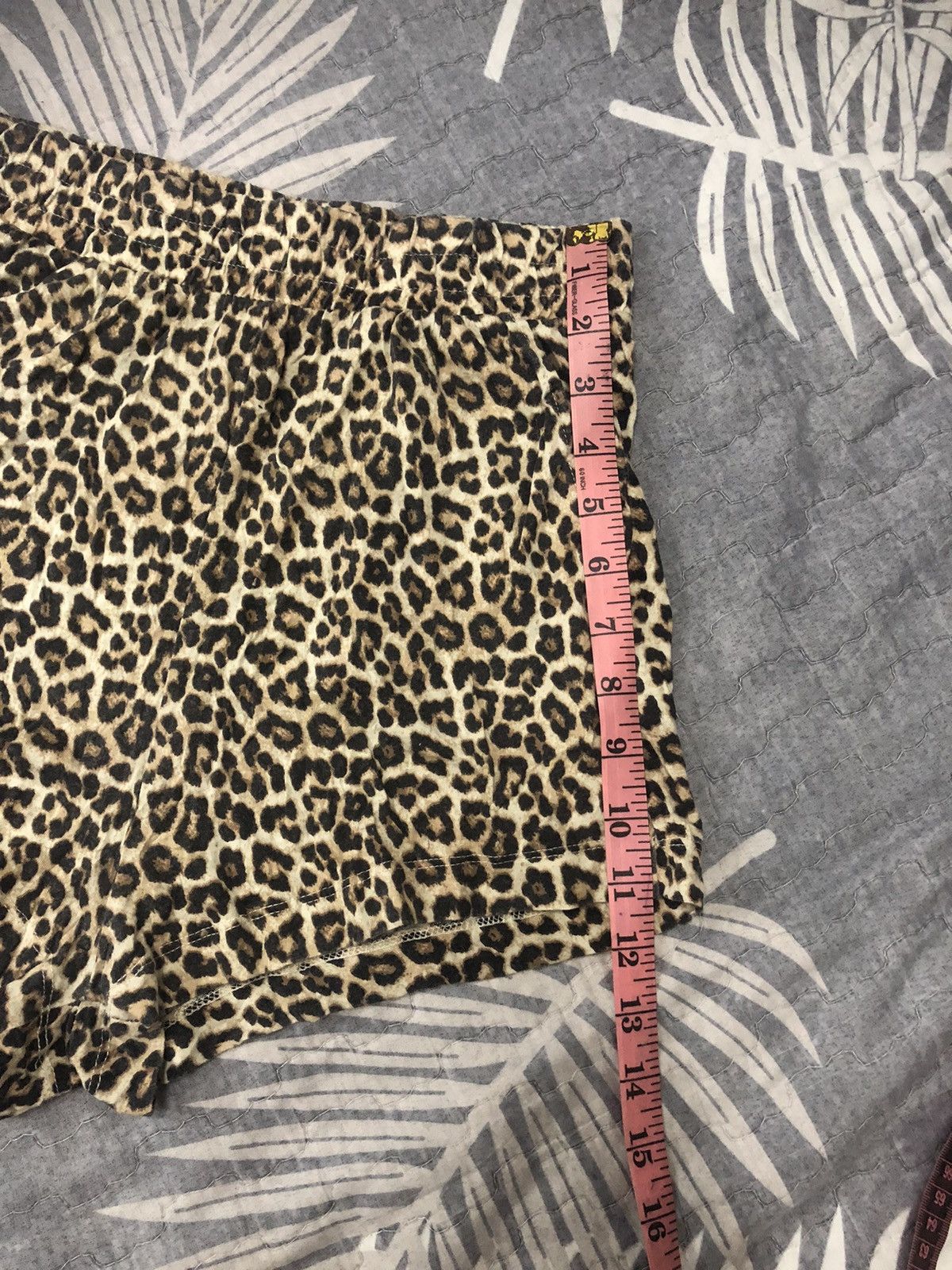 H&M H&M leopard short pants Size 27" / US 4 / IT 40 - 4 Thumbnail