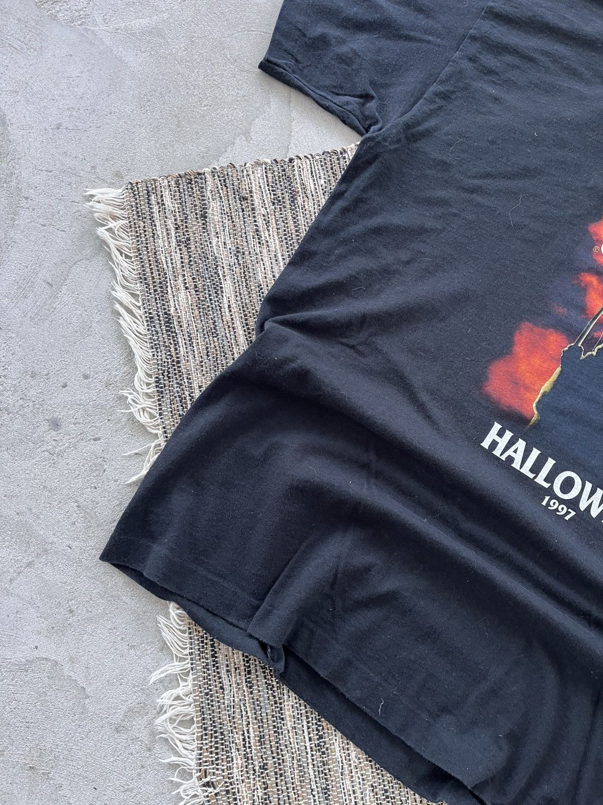 Gildan Vintage Halloween 1997 Grim Reaper Black Avantgarde Tshirt Size US XL / EU 56 / 4 - 5 Thumbnail