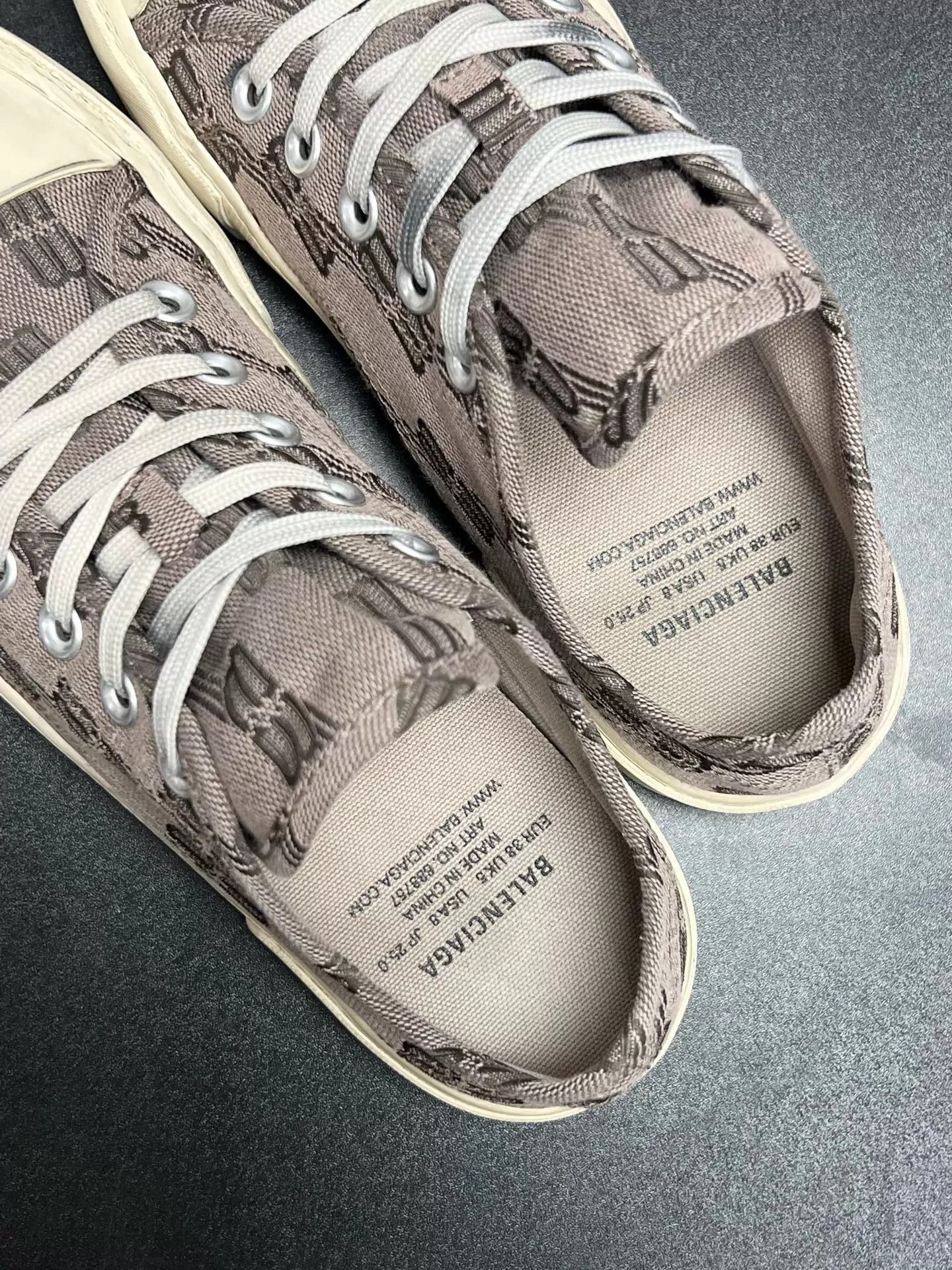 Balenciaga Balenciaga Paris low top 38 distressed like new Size US 7.5 / IT 37.5 - 4 Thumbnail