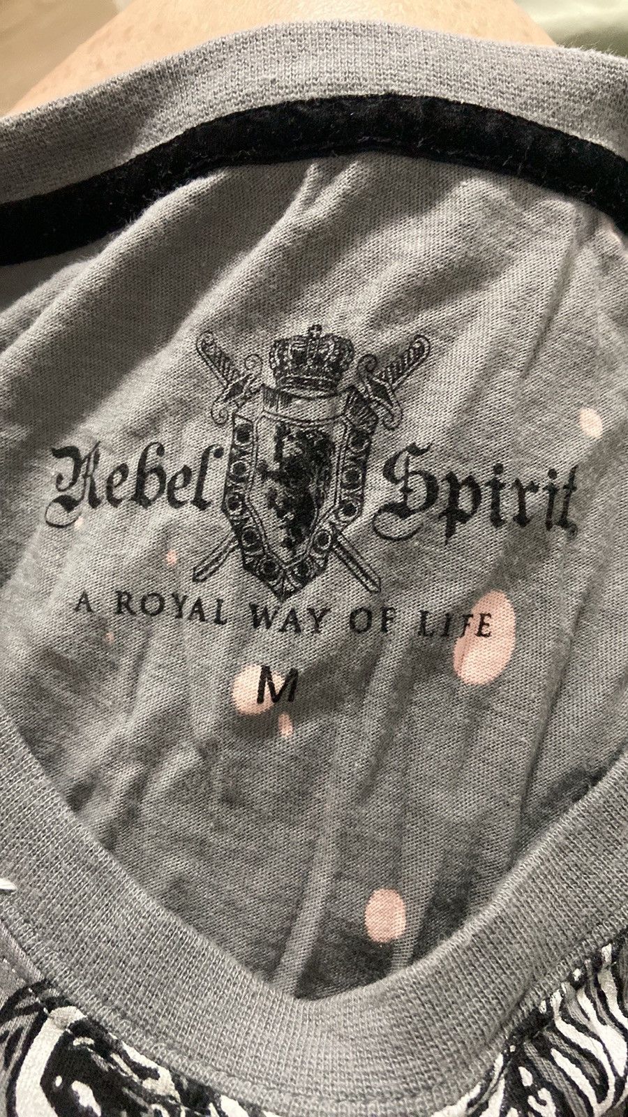 Vintage Y2K Rebel Spirit Distressed Gray/Red Knight Graphic Tee Size US M / EU 48-50 / 2 - 3 Thumbnail