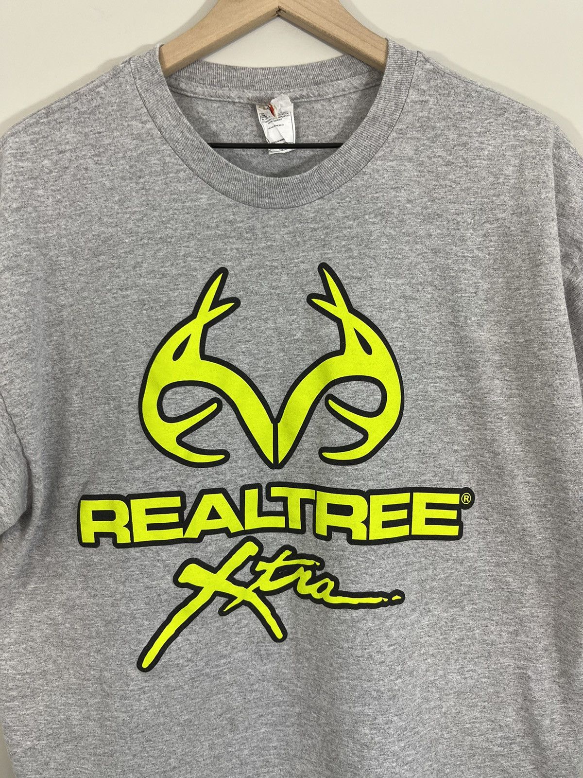 Vintage Neon Realtree Xtra Hunting Logo Y2K 2000s Tee Size US XL / EU 56 / 4 - 2 Thumbnail
