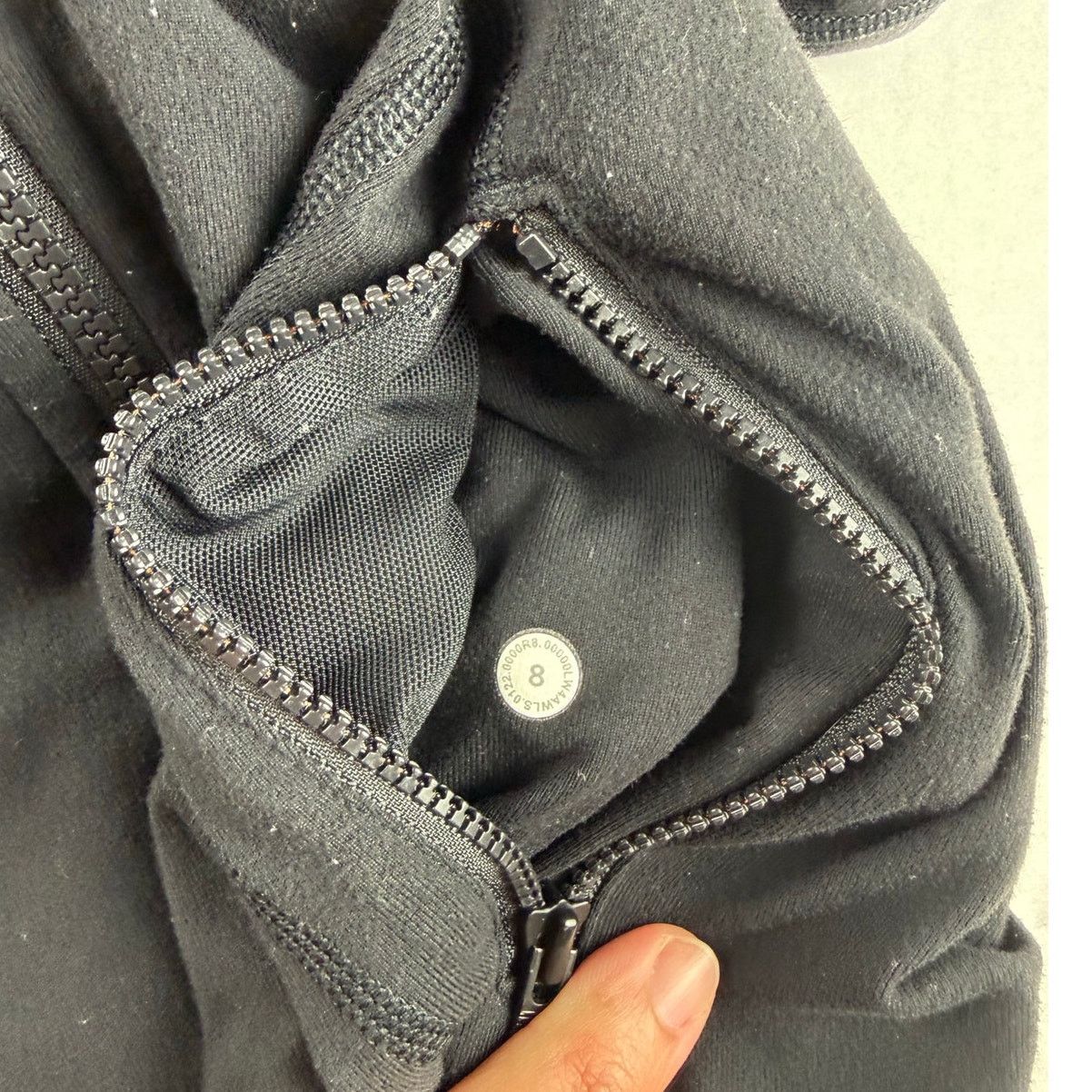 Lululemon Lululemon Black Define Jacket - Size 8 - Great Condition! Size M / US 6-8 / IT 42-44 - 4 Thumbnail