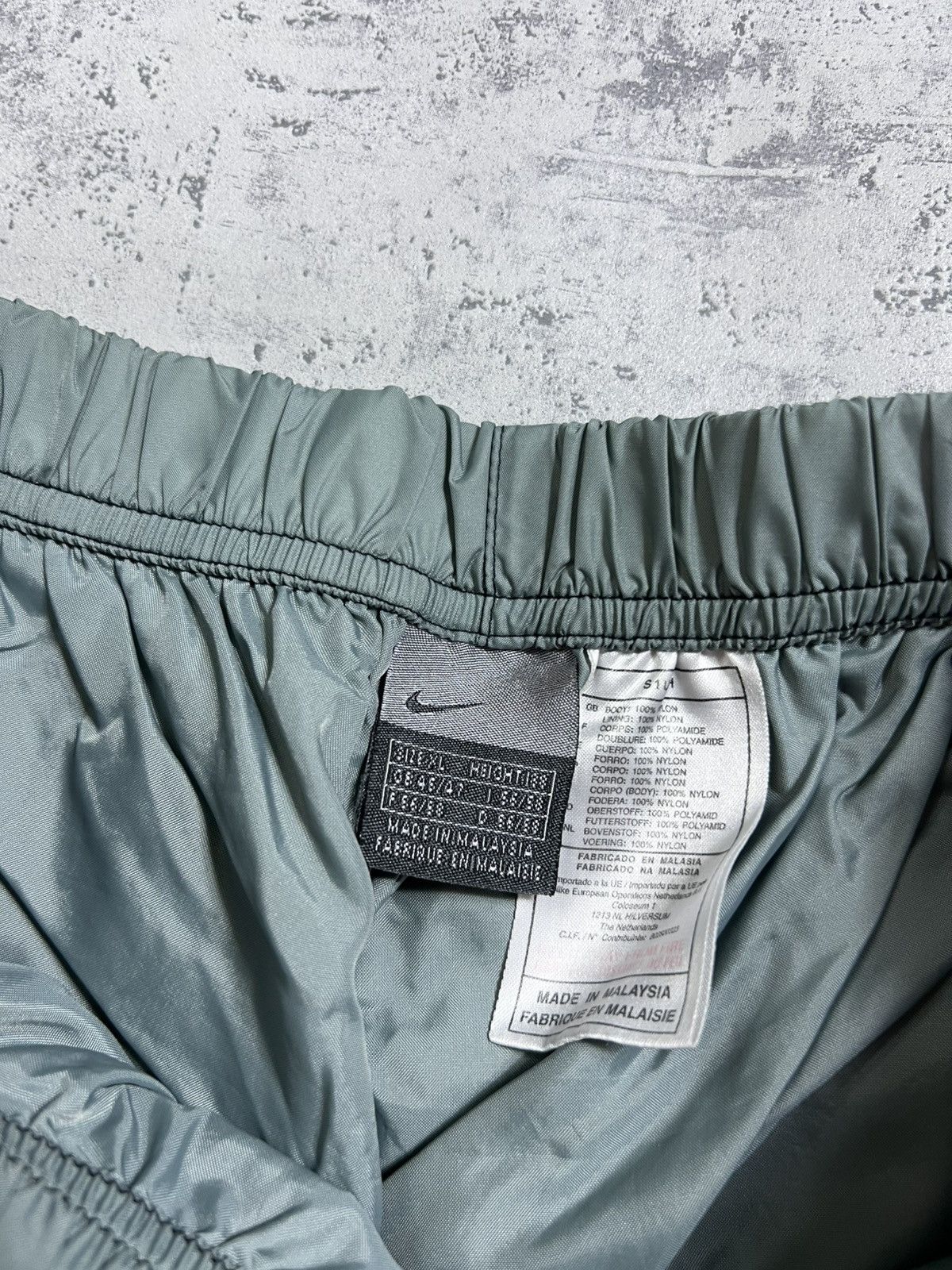 Nike 90s Nike Spellout Vintage Parachute Nylon Baggy Retro Pants Size US 32 / EU 48 - 5 Thumbnail