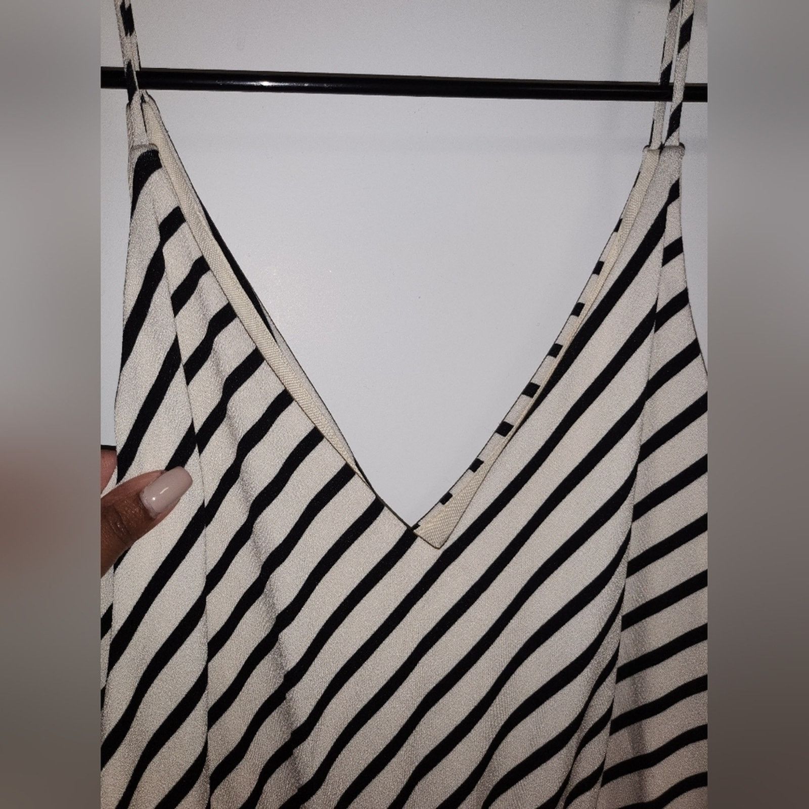 H&M BLACK/OFF WHITE STRIPE DRESS Size M / US 6-8 / IT 42-44 - 2 Thumbnail