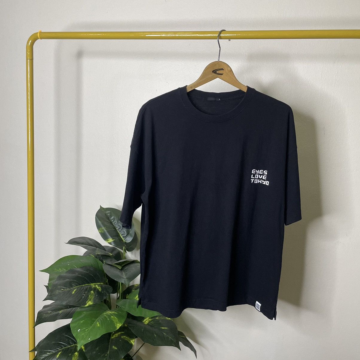 GU × Japanese Brand GU x Mr. Tadaomi Shibuya EYES LOVE TOKYO Oversize T Shirt Size US L / EU 52-54 / 3 - 4 Thumbnail