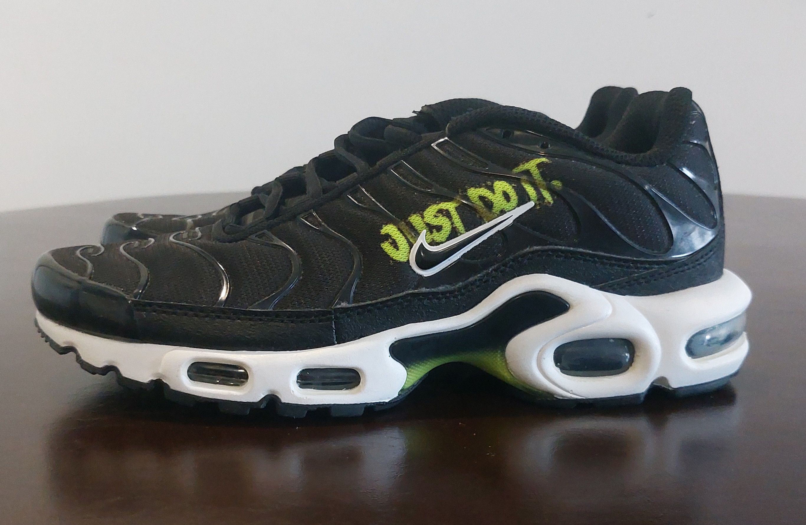 Nike Nike Air Max Plus Black Volt Just Do It Size US 6 / EU 39 - 9 Thumbnail