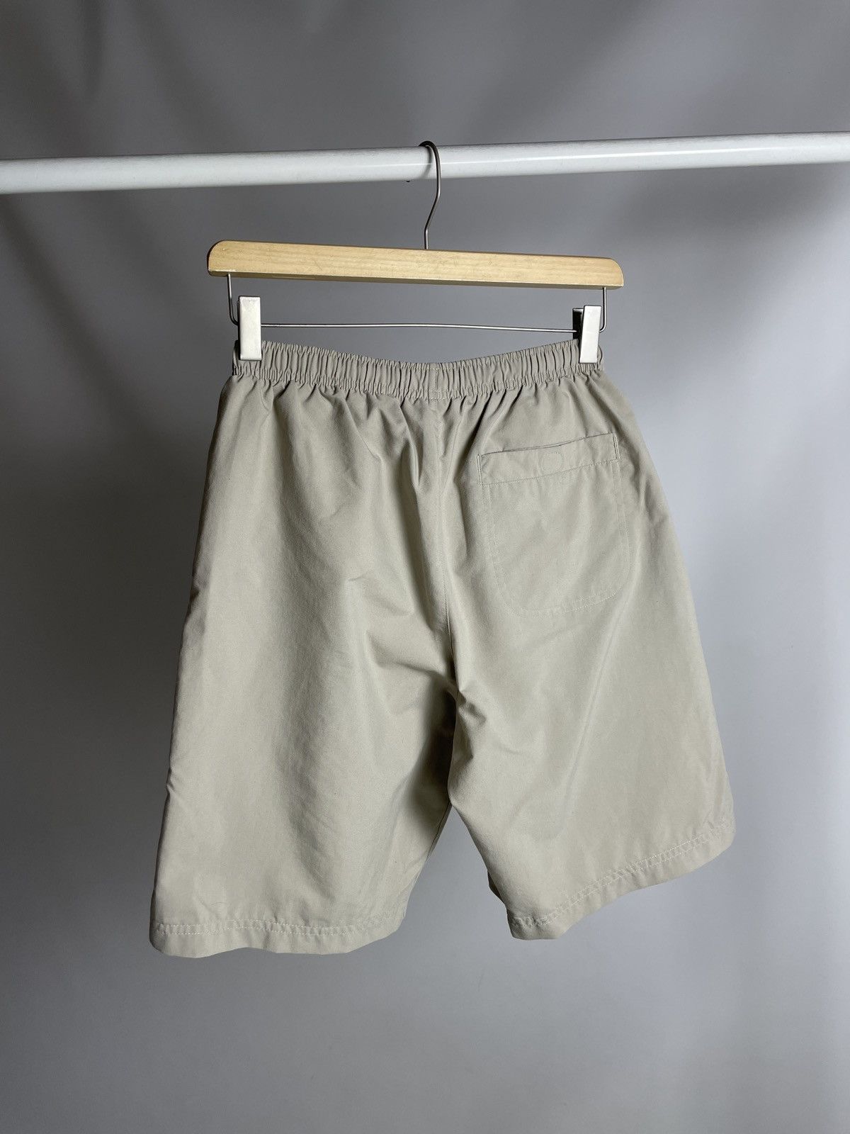 Nike VINTAGE 🍫 Nike Beige Classic logo retro Shorts Size US 30 / EU 46 - 7 Thumbnail