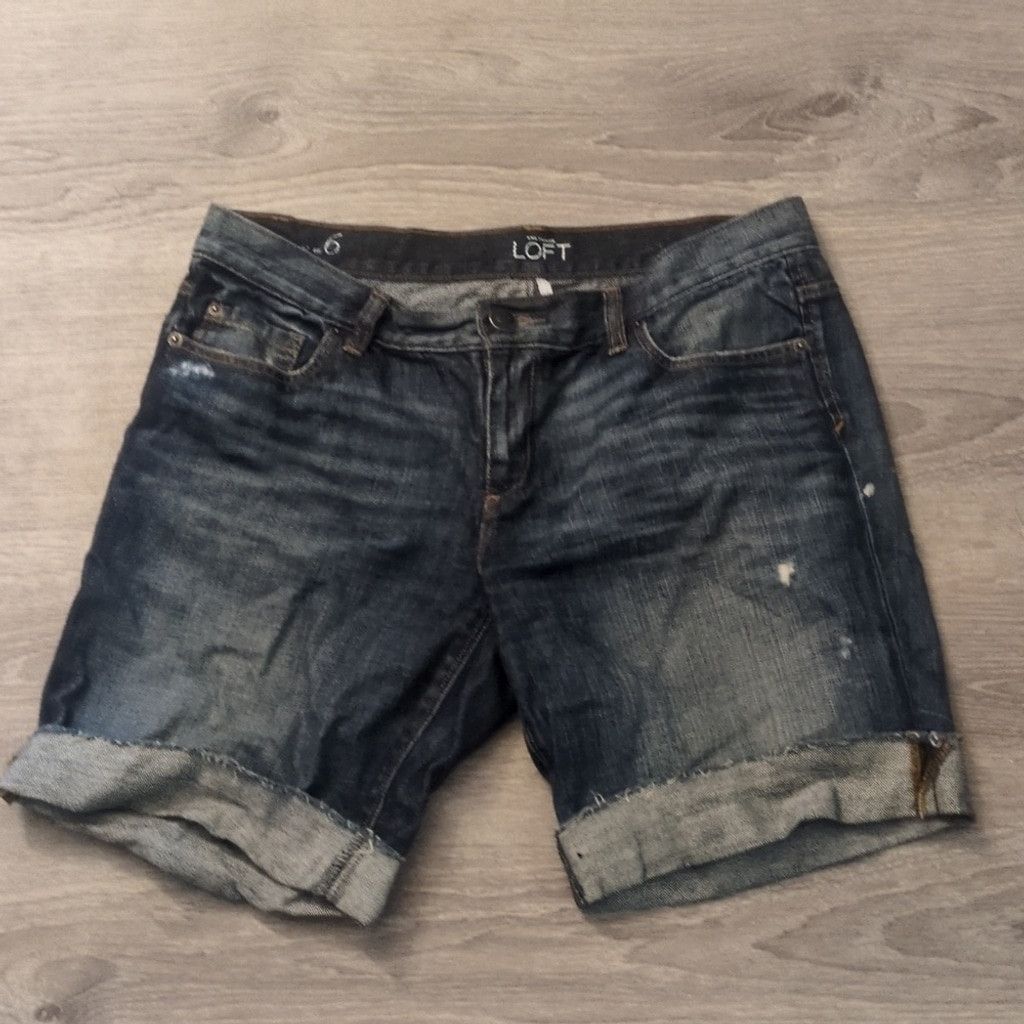 Loft Ann Taylor loft distressed cuffed short size 6 Size 28" / US 6 / IT 42 - 1 Thumbnail