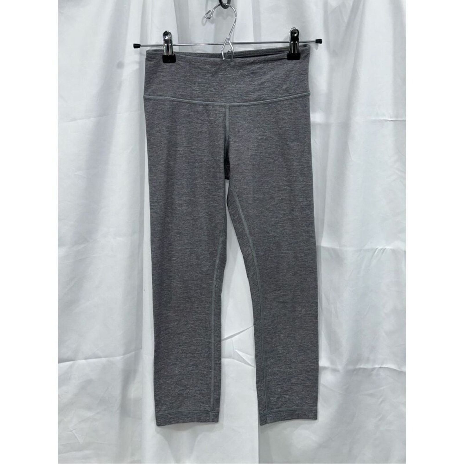 Lululemon Luluemon gray cropped leggings | Sz 4 Size 27" / US 4 / IT 40 - 2 Thumbnail