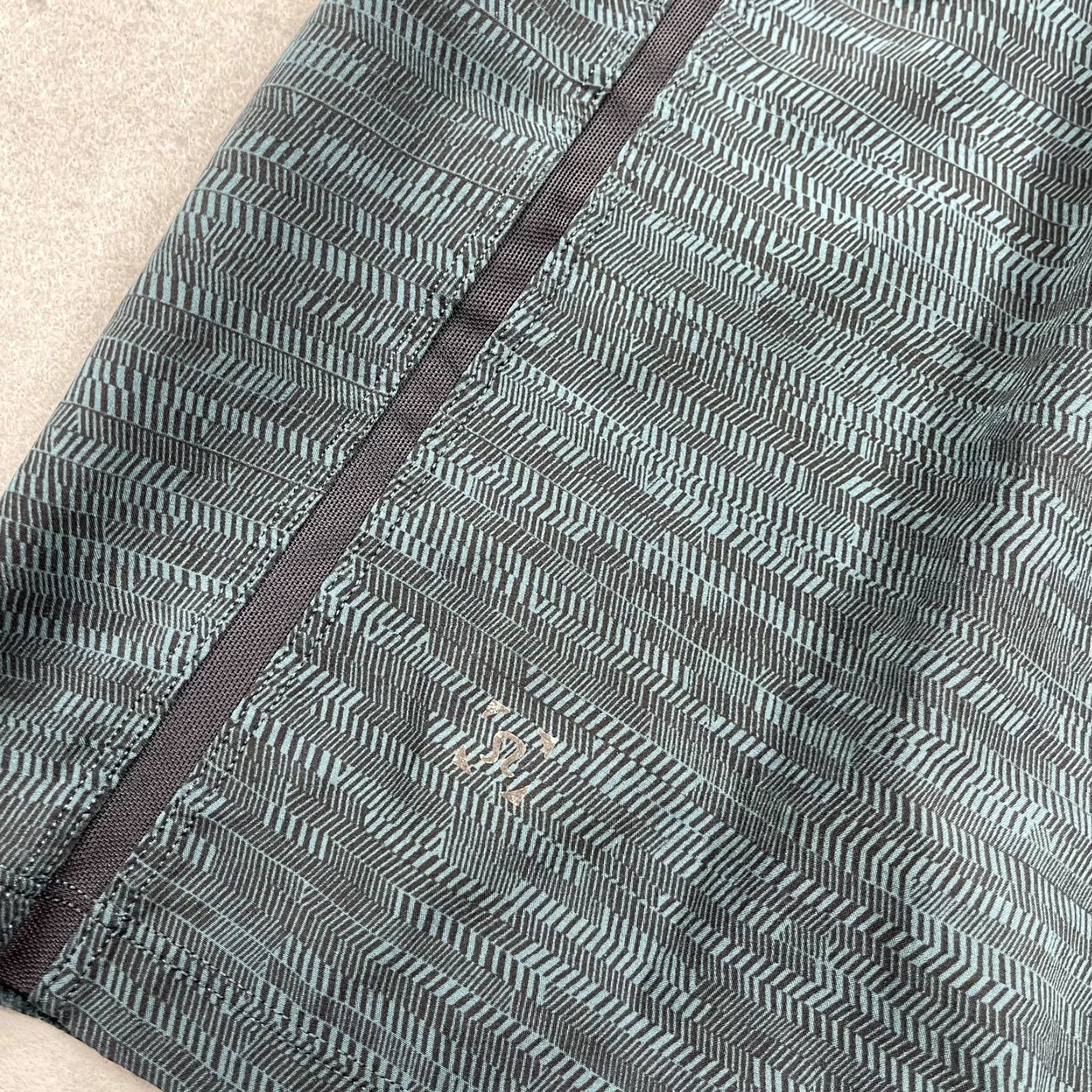 Lululemon Lululemon Shorts Mens XL Green Abstract Lab Varsa Short Gym 9 Inch Inseam Size US 36 / EU 52 - 6 Thumbnail