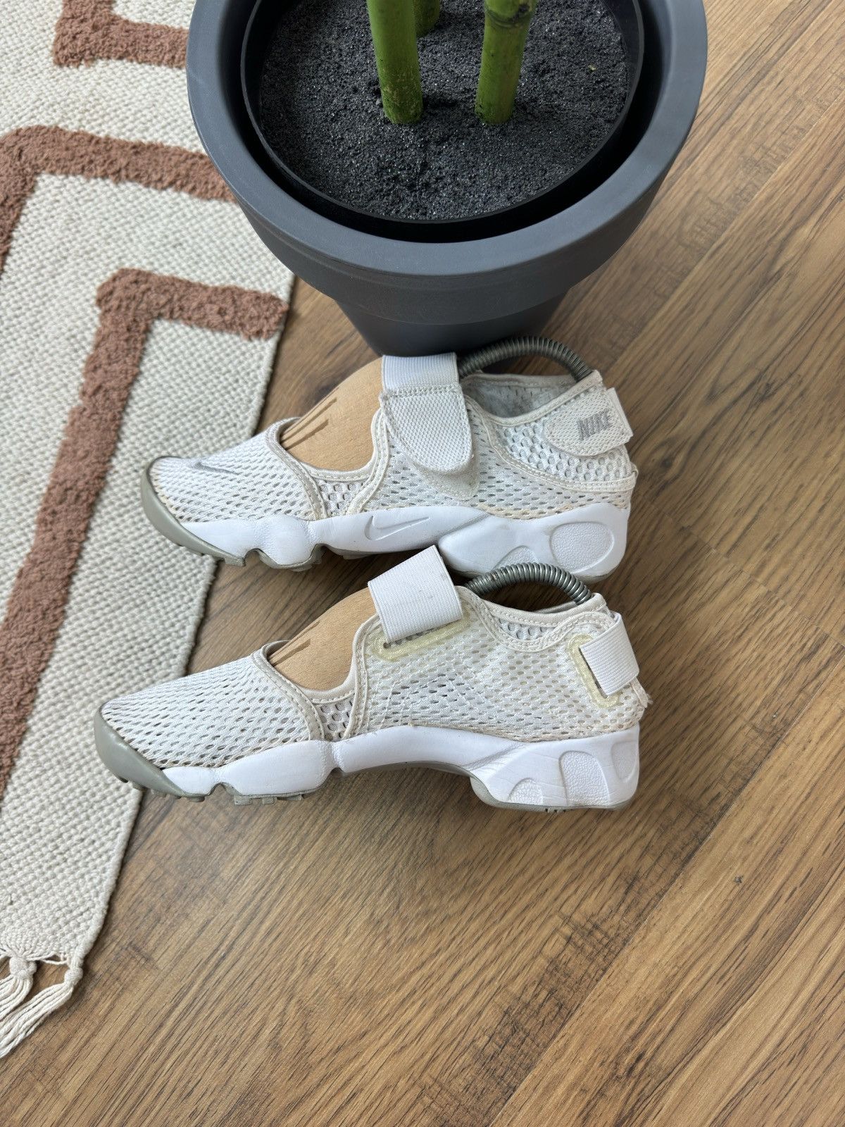 Nike VINTAGE NIKE RIFT TABI WMNS SHOES Size US 7.5 / IT 37.5 - 6 Thumbnail