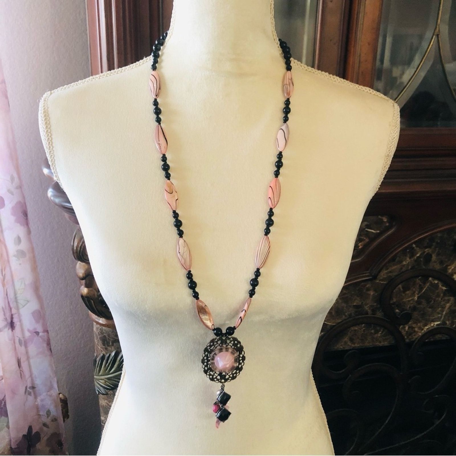 Handmade Handcrafted repurpose natural shell beaded pendant necklace Size ONE SIZE - 2 Thumbnail