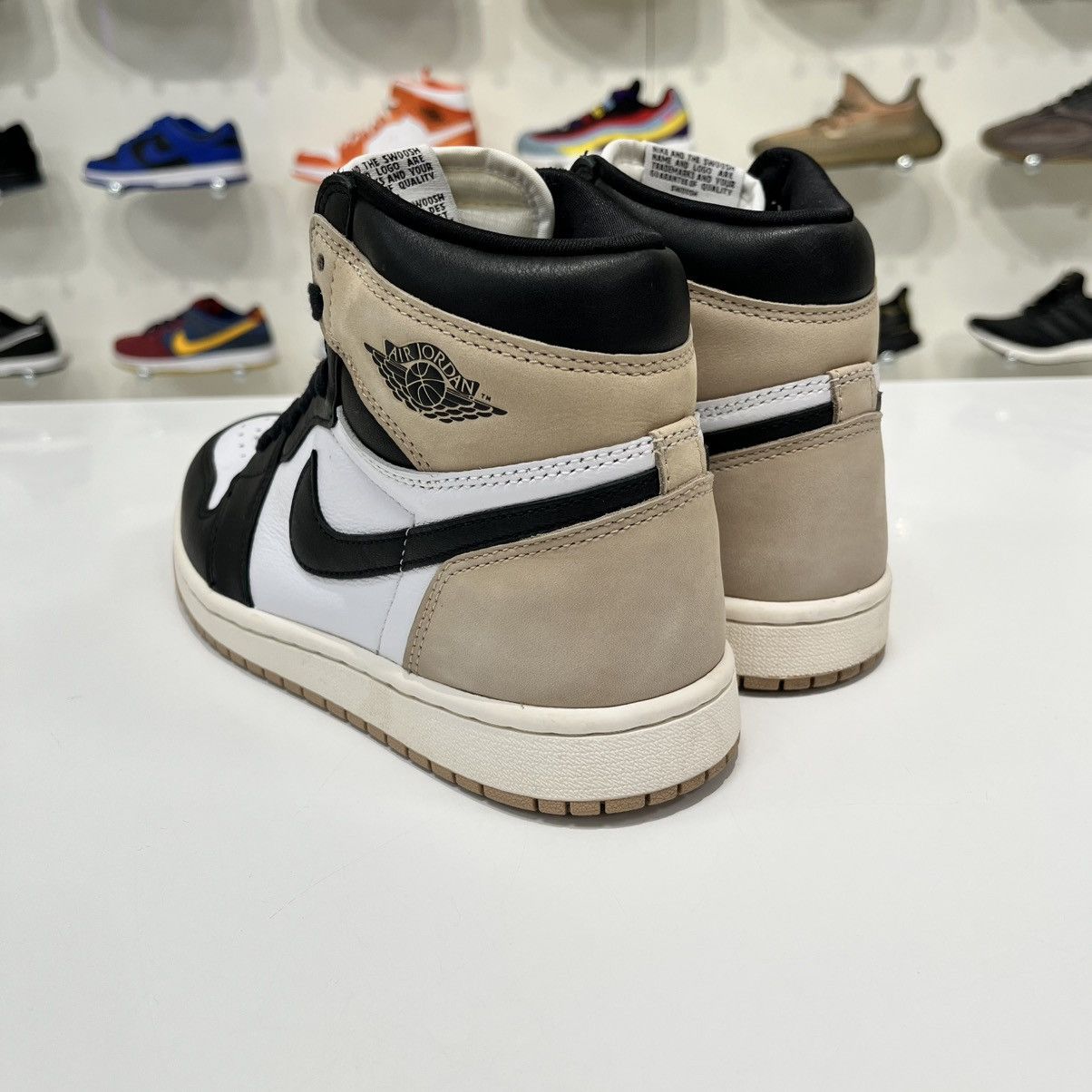 Nike Air Jordan 1 Retro High OG Latte (W) Size US 6.5 / IT 36.5 - 4 Thumbnail