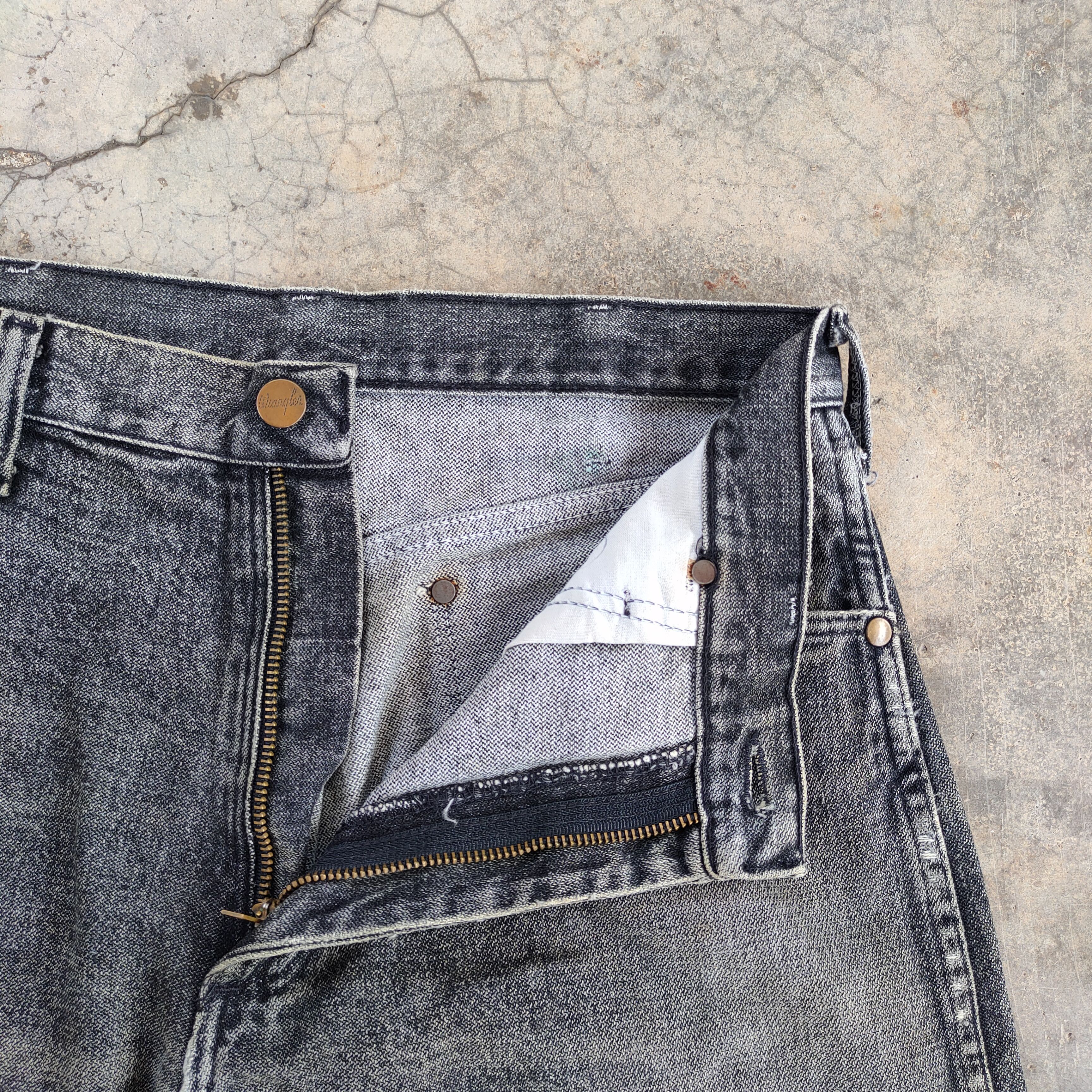 Jean VINTAGE WRANGLER MADE IN USA FADED RIPPED JEANS DENIM PANTS Size US 31 - 9 Thumbnail