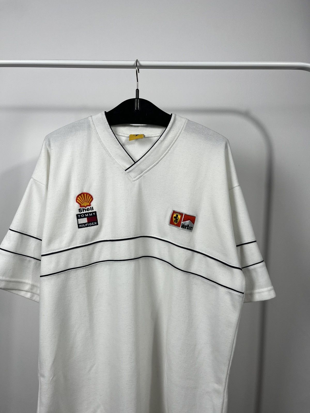 Ferrari Vintage 1996 Ferrari F1 Shell Marlboro Racing White T-Shirt Size US L / EU 52-54 / 3 - 3 Thumbnail