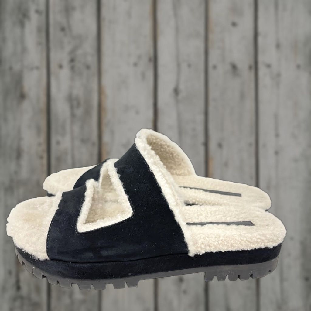Vintage Tamara Mellon Sandals Womens 5 35.5 Roam Shearling Black and Ivory Slides Tamara Mellon Roam Sandals Womens Size 5 35.5 Black Ivory Shearling Slides Size US 5 / IT 35 - 1 Thumbnail