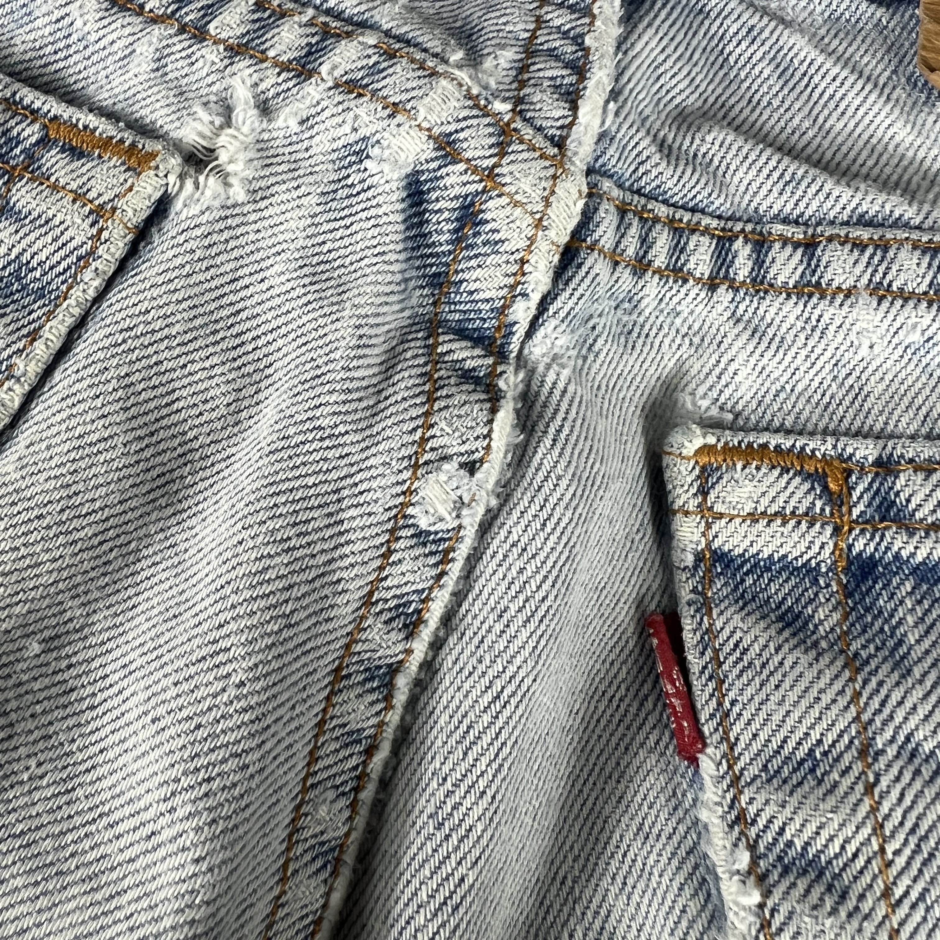 Levi's × Vintage VTG 90s Levi's Jeans 560 Loose Tapered Blue Thrashed Denim Size US 36 / EU 52 - 8 Thumbnail