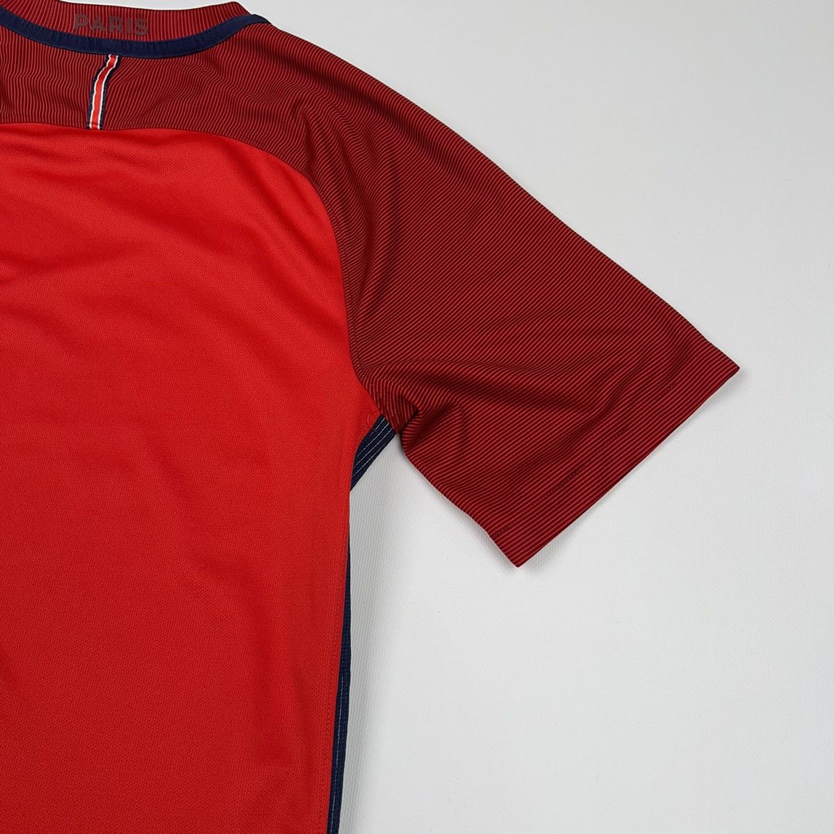 Nike Nike PSG 2016 Jersey Red Soccer Football Size US S / EU 44-46 / 1 - 15 Thumbnail