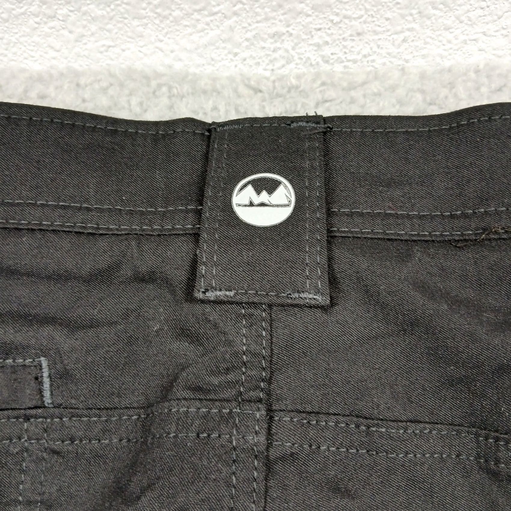 Wrangler VINTAGE Wrangler Outdoor Cargo Pants Mens 40x32 Black Nylon Spandex Cargo Pocket Zip Snap Straight Leg EUC Size US 40 / EU 56 - 4 Thumbnail