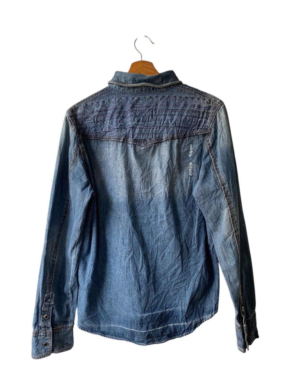 In The Attic × Japanese Brand In The Attic Japan Distressed Button Up Denim Shirt Size US M / EU 48-50 / 2 - 2 Thumbnail