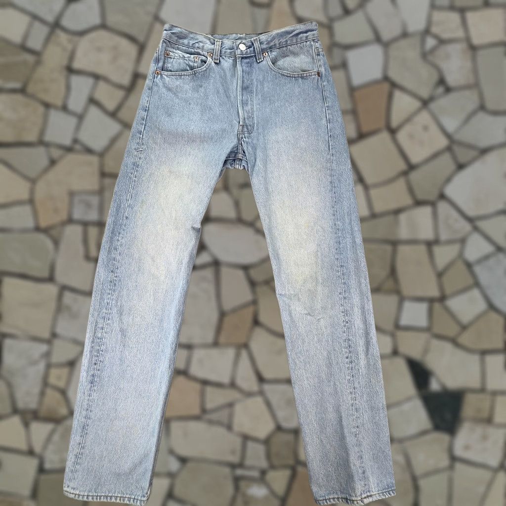 Levi's VINTAGE Levi's 501 Jeans Men's Blue Valencia 555 Straight Button Fly 27x31 Fits 27x31 Jeans Mens Blue 501 XX Denim USA 1990s Size US 27 - 1 Thumbnail