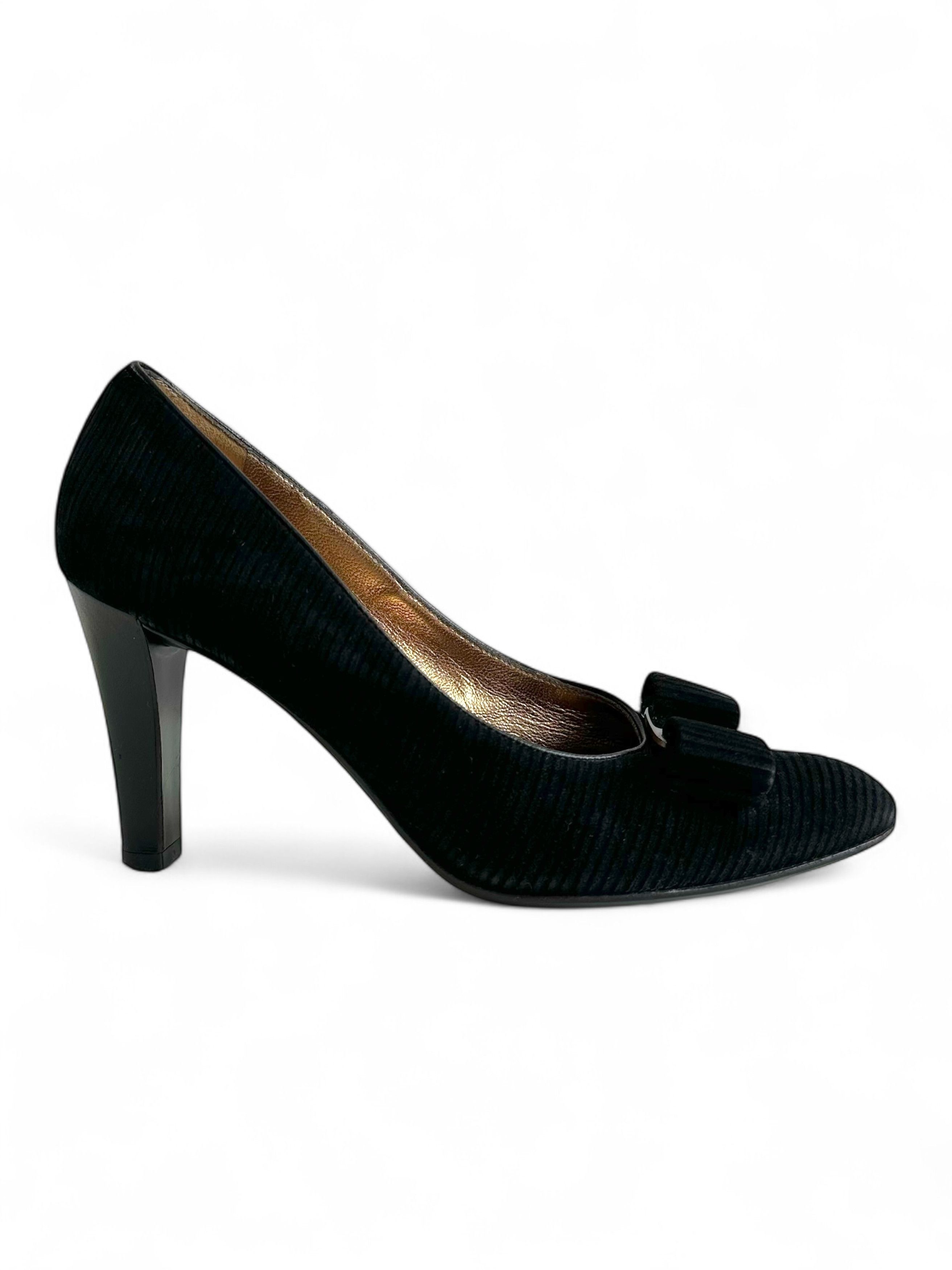 Salvatore Ferragamo Salvatore Ferragamo Black Suede Bow Pumps Heels Size US 5.5 / IT 35.5 - 3 Thumbnail