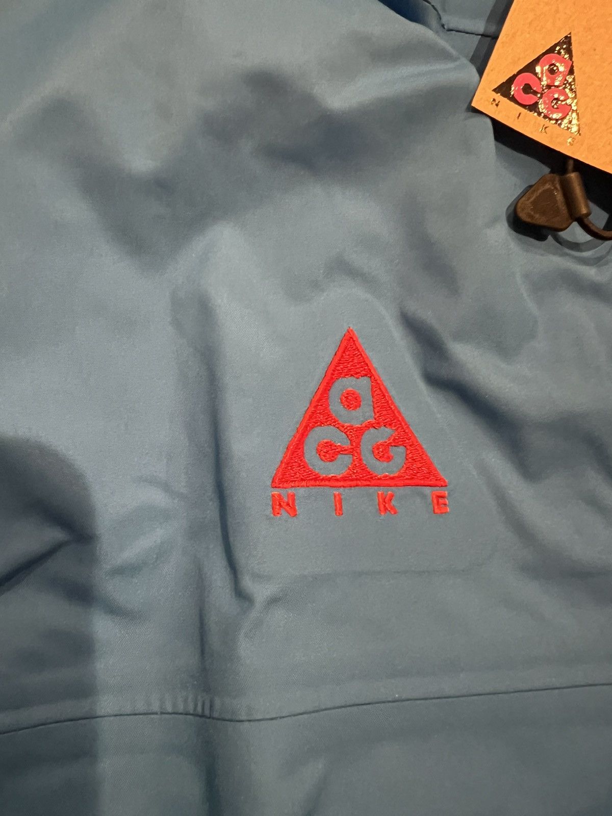 Nike ACG SIZE MEDIUM MEN’S NIKE ACG 2.5L PACKABLE WINDBREAKER JACKET Size US M / EU 48-50 / 2 - 3 Thumbnail