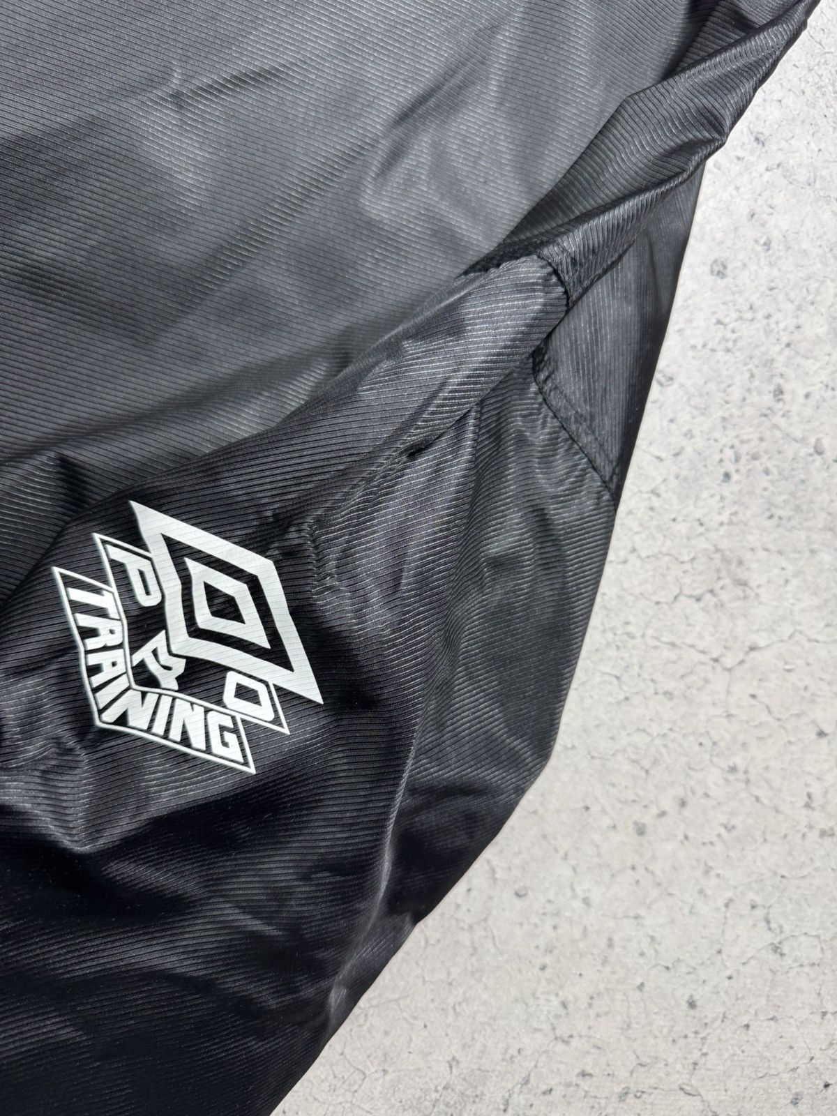 Umbro Umbro Black Big Logo Nylon Jacket Vintage 90’s Size US L / EU 52-54 / 3 - 6 Thumbnail