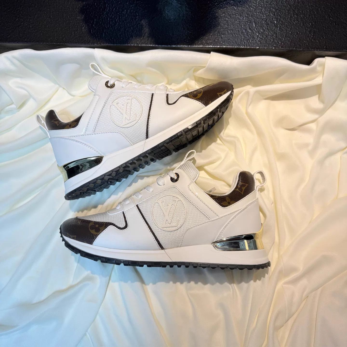 Louis Vuitton LV Run Away White Brown Monogram Sneaker 36 99 New 9k nh3066 Size US 5.5 / IT 35.5 - 5 Thumbnail