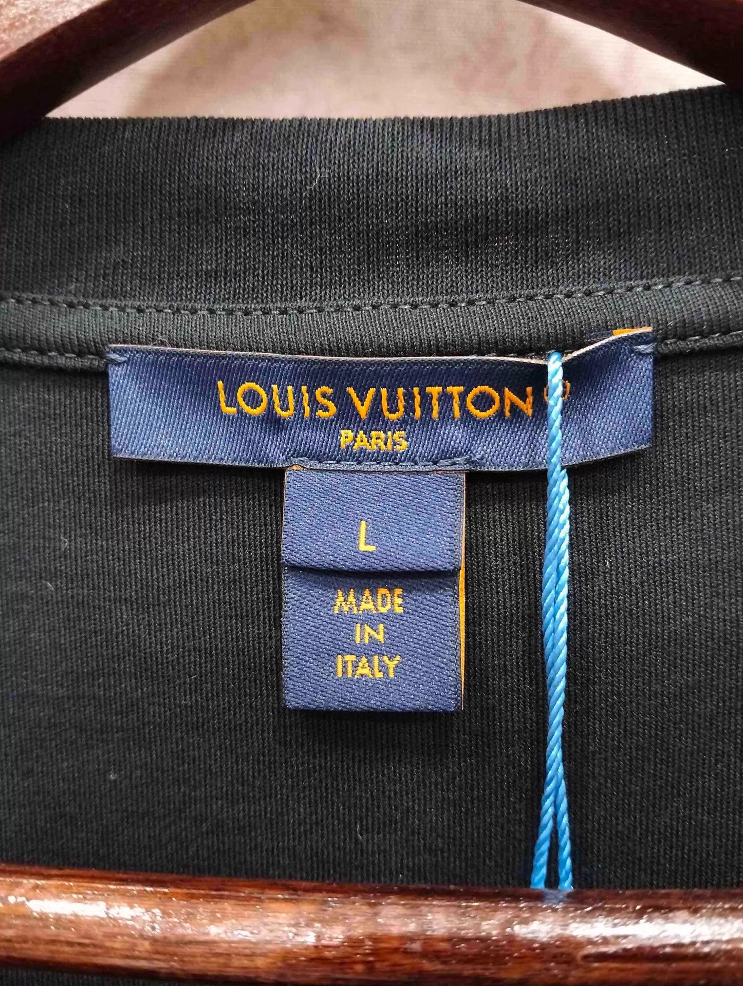 Louis Vuitton LV Neon Logo T-Shirt L Size US L / EU 52-54 / 3 - 4 Thumbnail